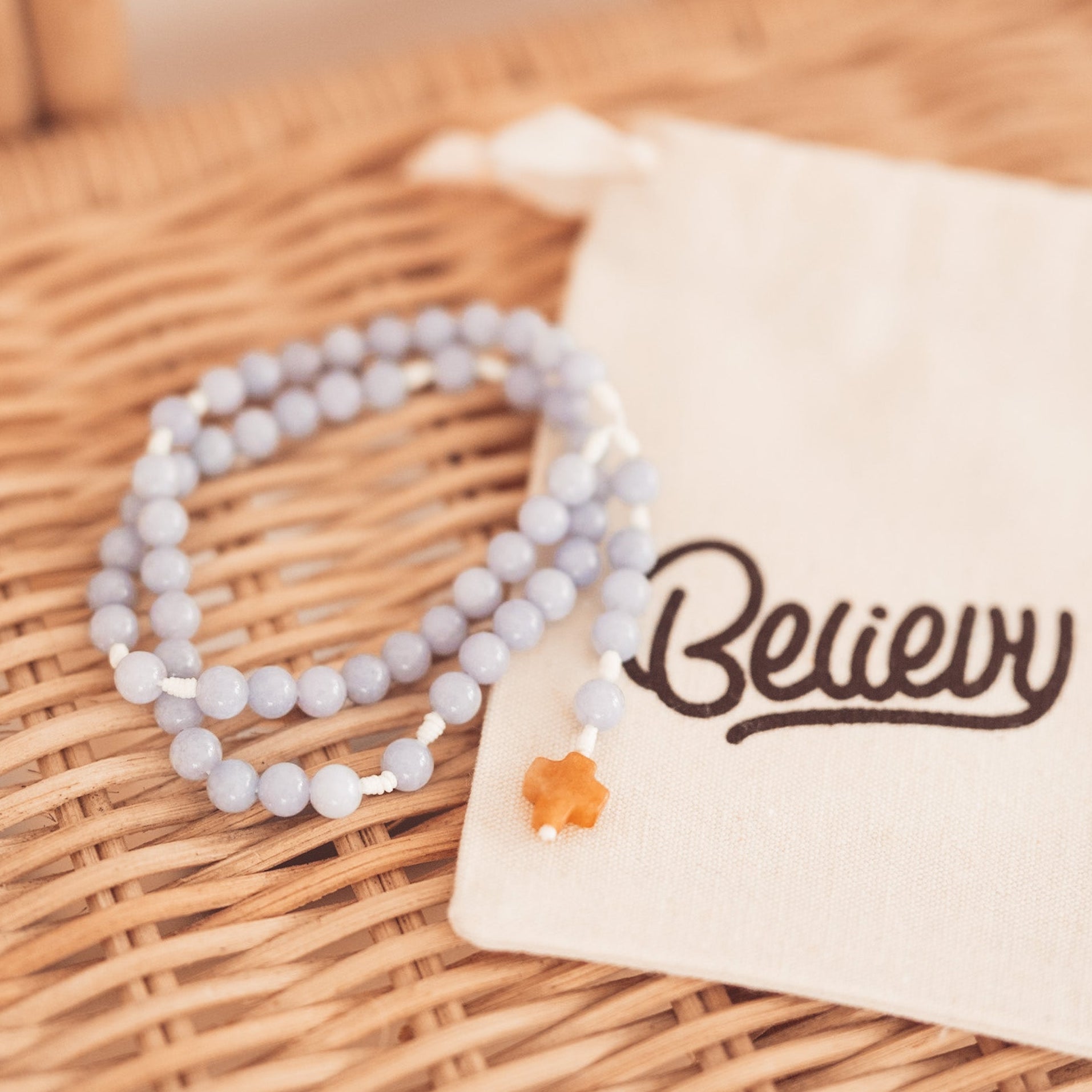 Różaniec z chalcedonu (średni)