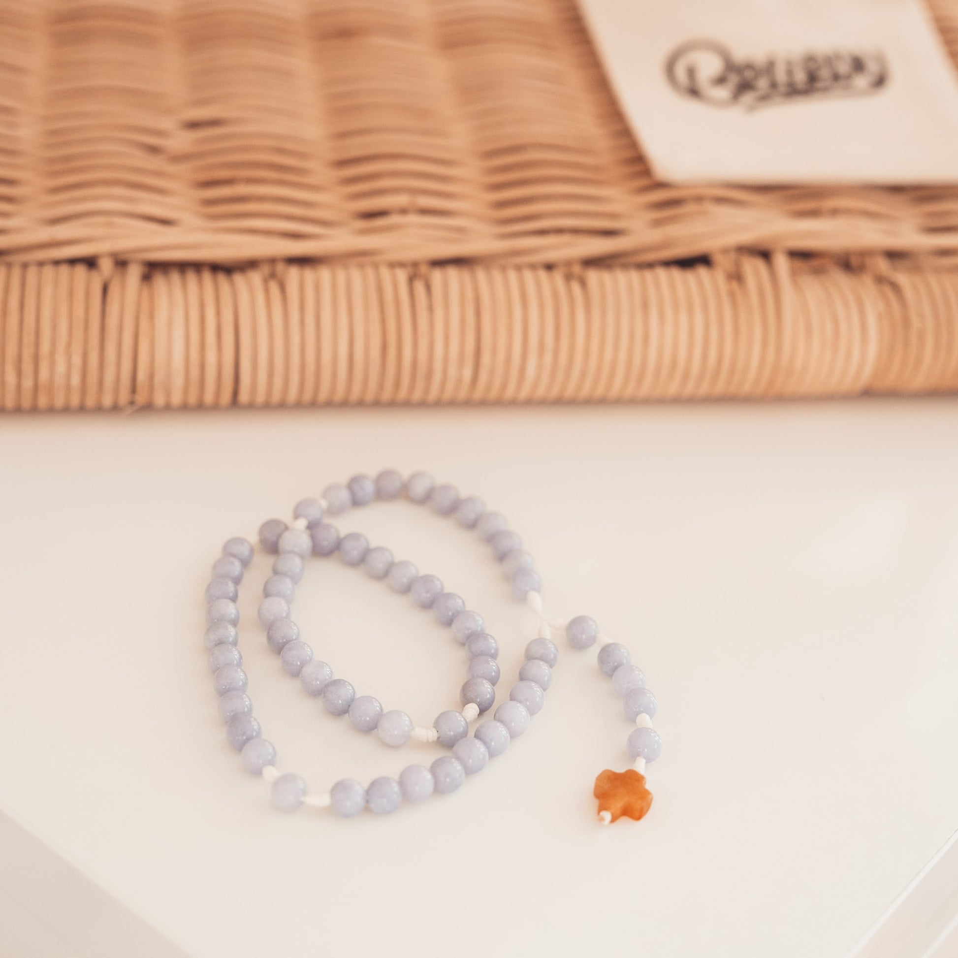 Różaniec z chalcedonu (średni)