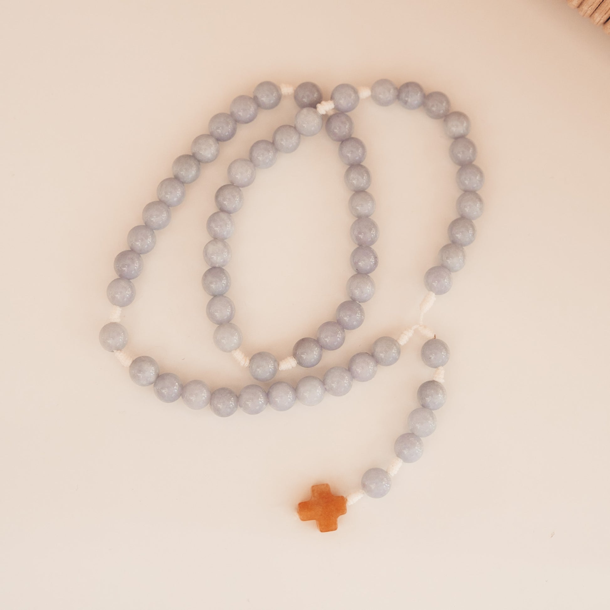 Różaniec z chalcedonu (średni)