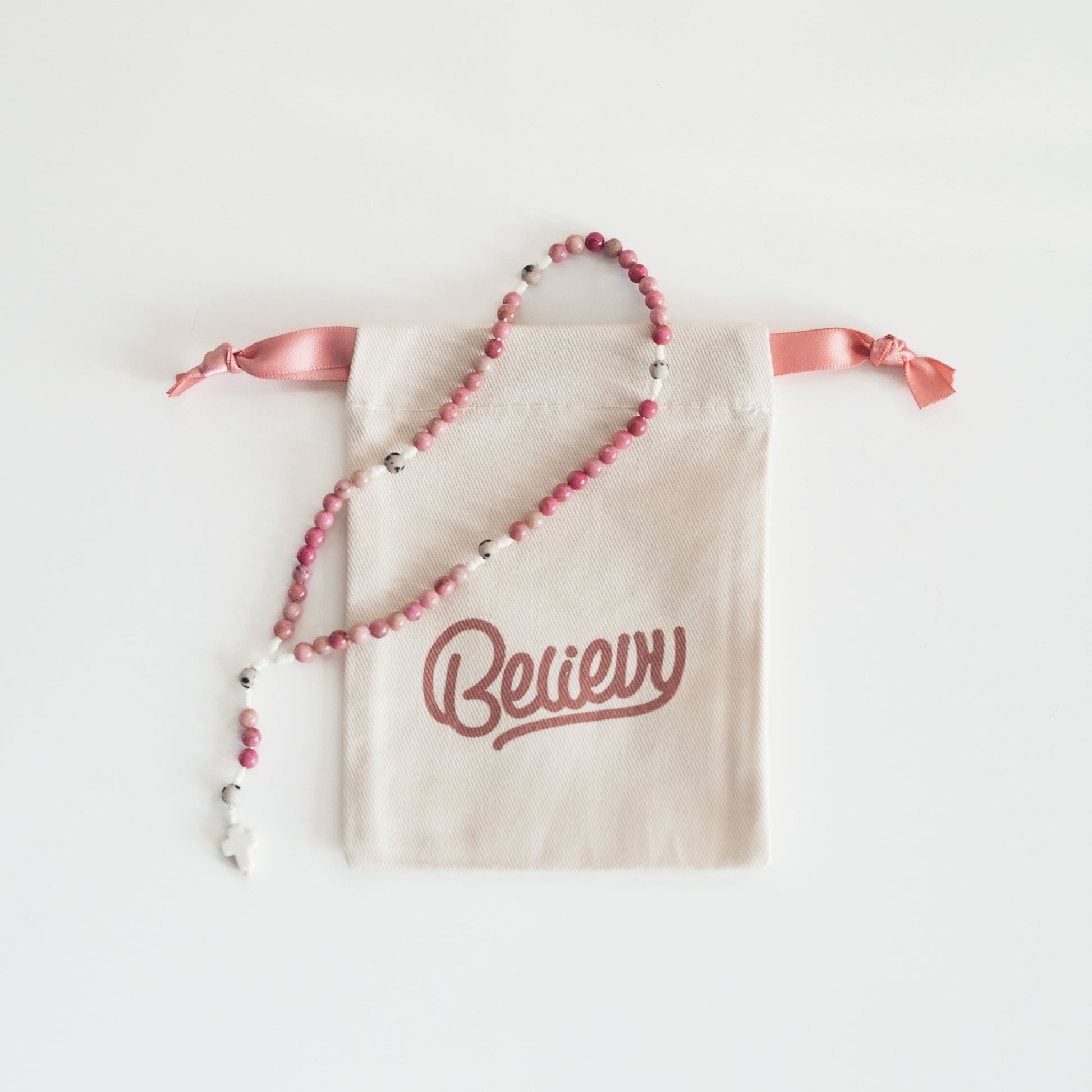 Różaniec z rodonitu (drobny)