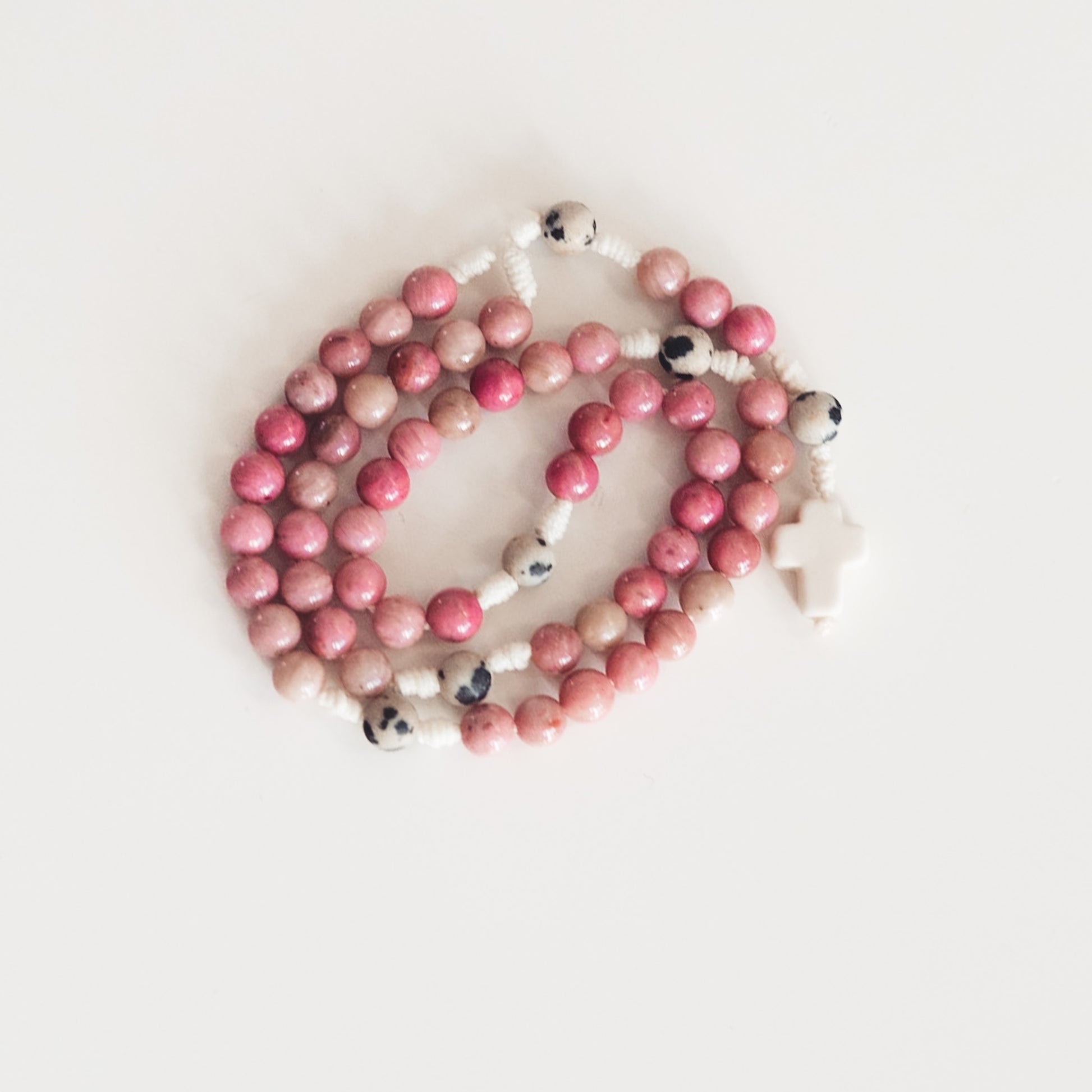 Różaniec z rodonitu (drobny)