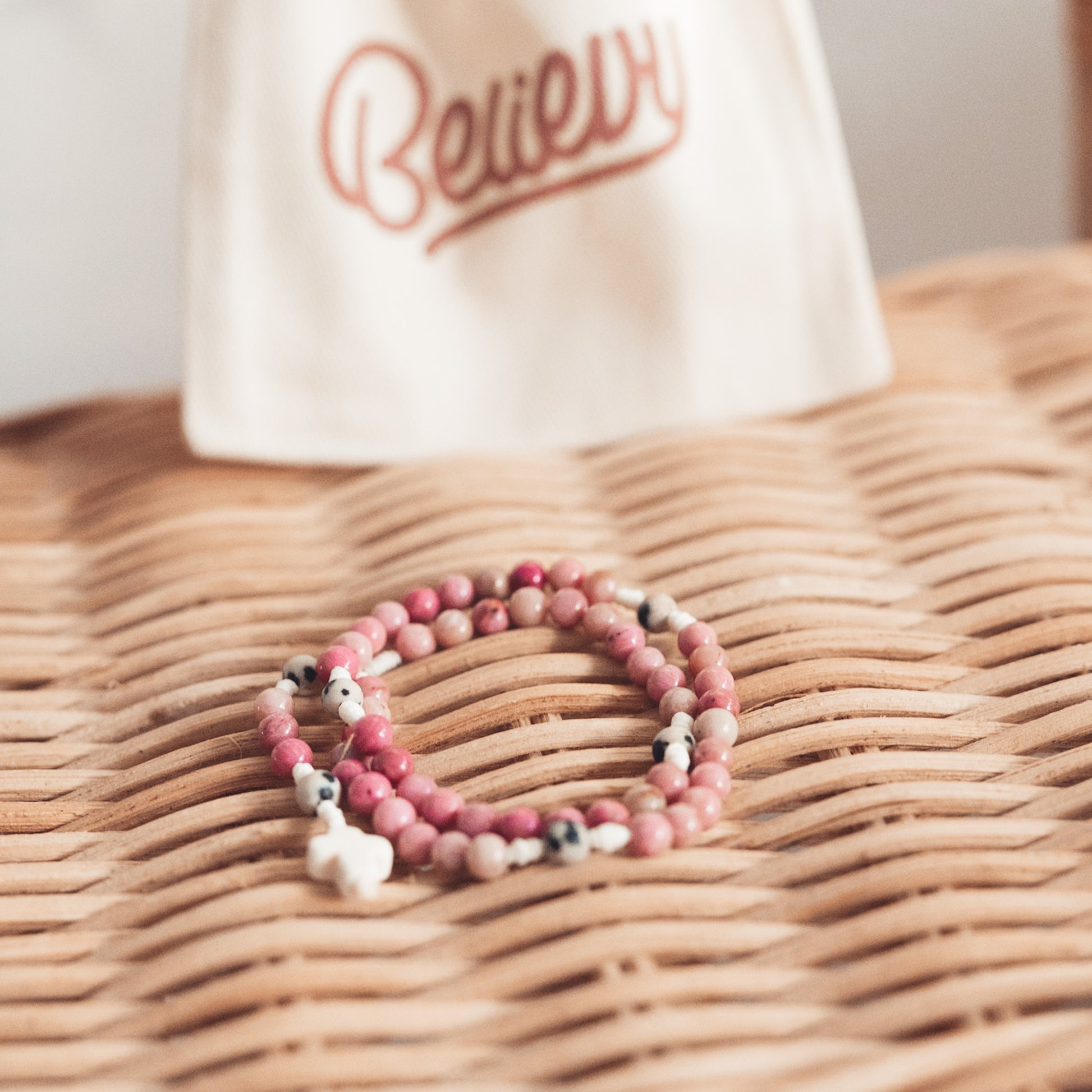 Różaniec z rodonitu (drobny)