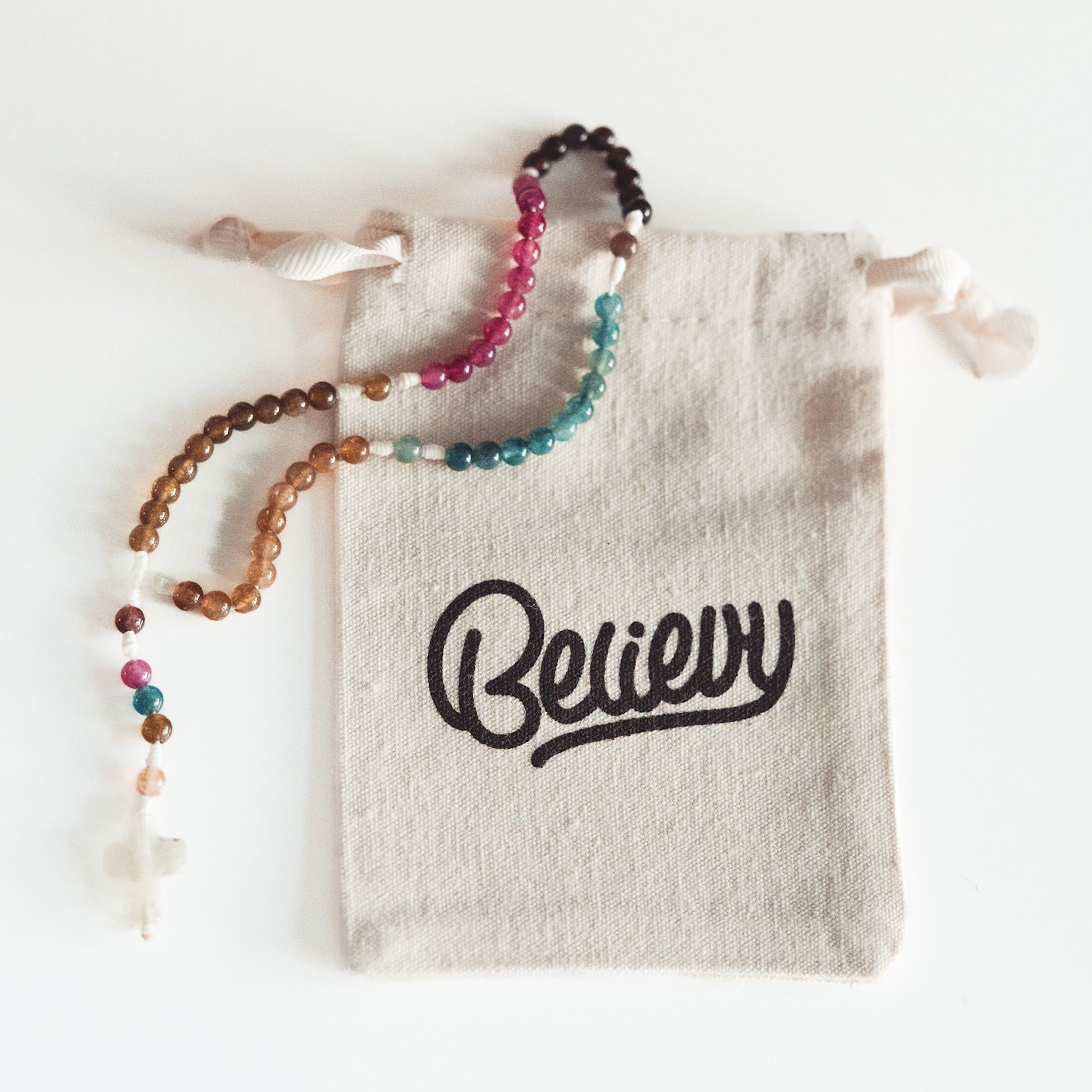 Różaniec z turmalinu kolorowego (drobny)