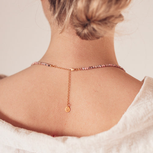 Naszyjnik z kamieni naturalnych, naszyjnik z rodochrozytu w pastelowych odcieniach różu. Naszyjnik z zawieszką. Biżuteria na Święta, biżuteria na prezent.