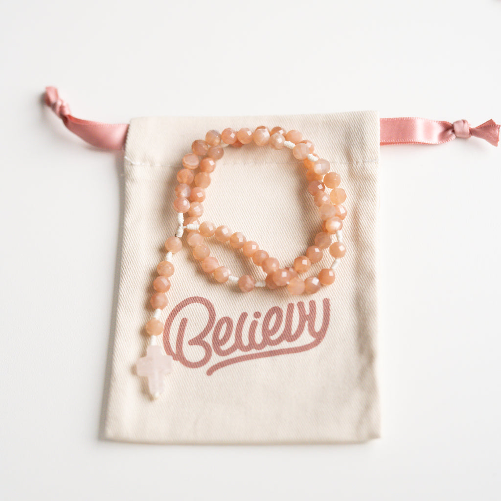 Różaniec z kamienia słonecznego (średni)