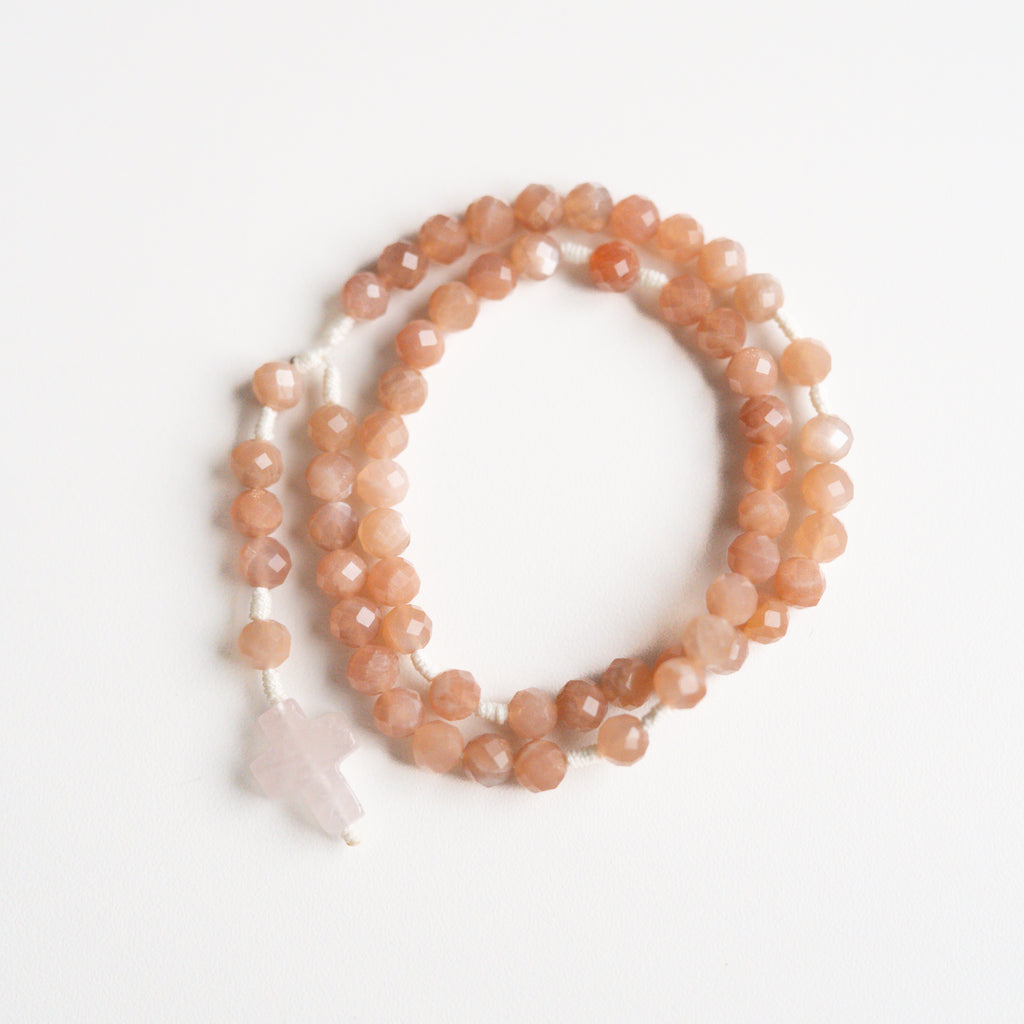 Różaniec z kamienia słonecznego (średni)