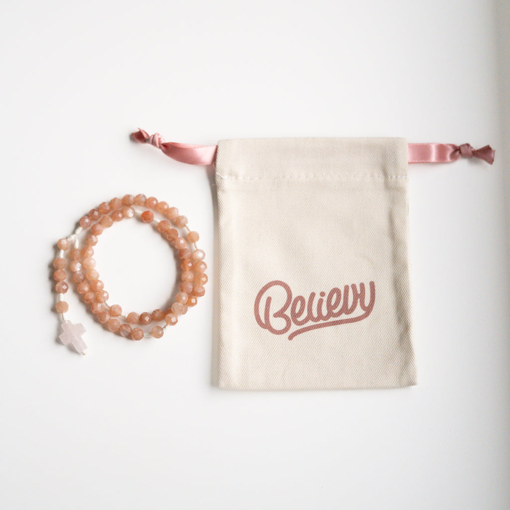 Różaniec z kamienia słonecznego (średni)