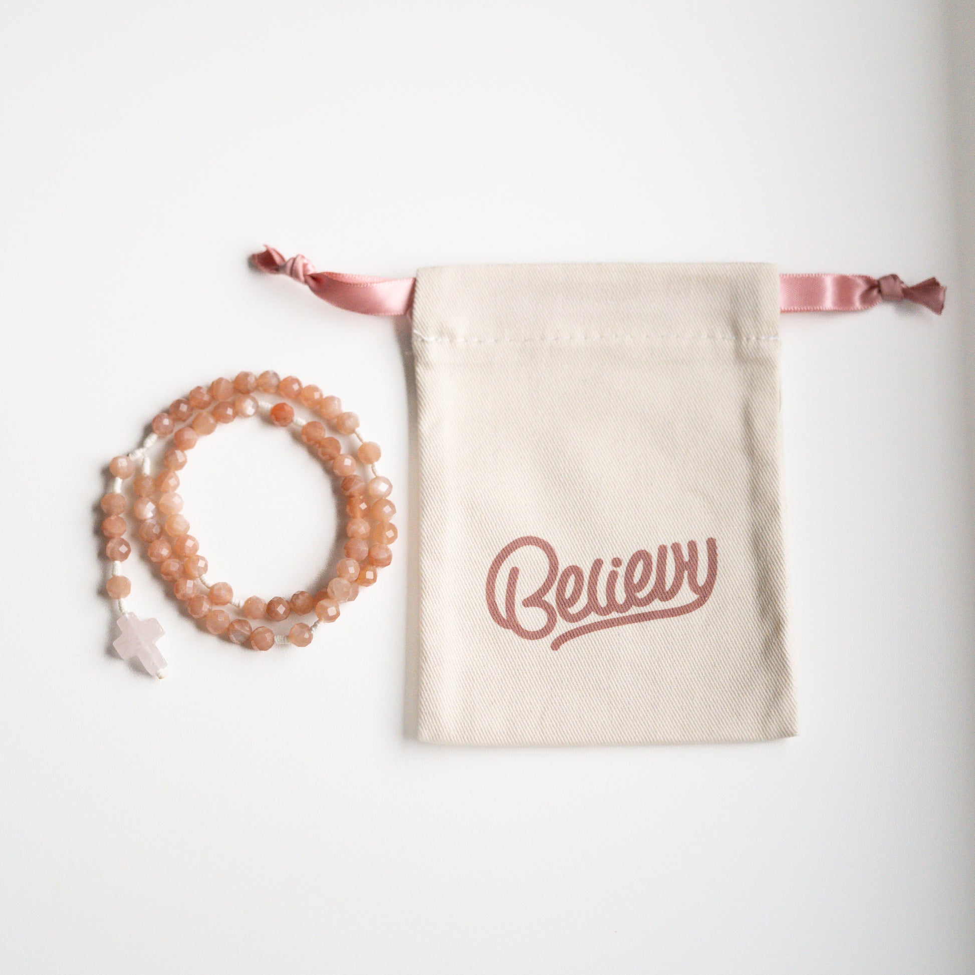 Różaniec z kamienia słonecznego (średni)