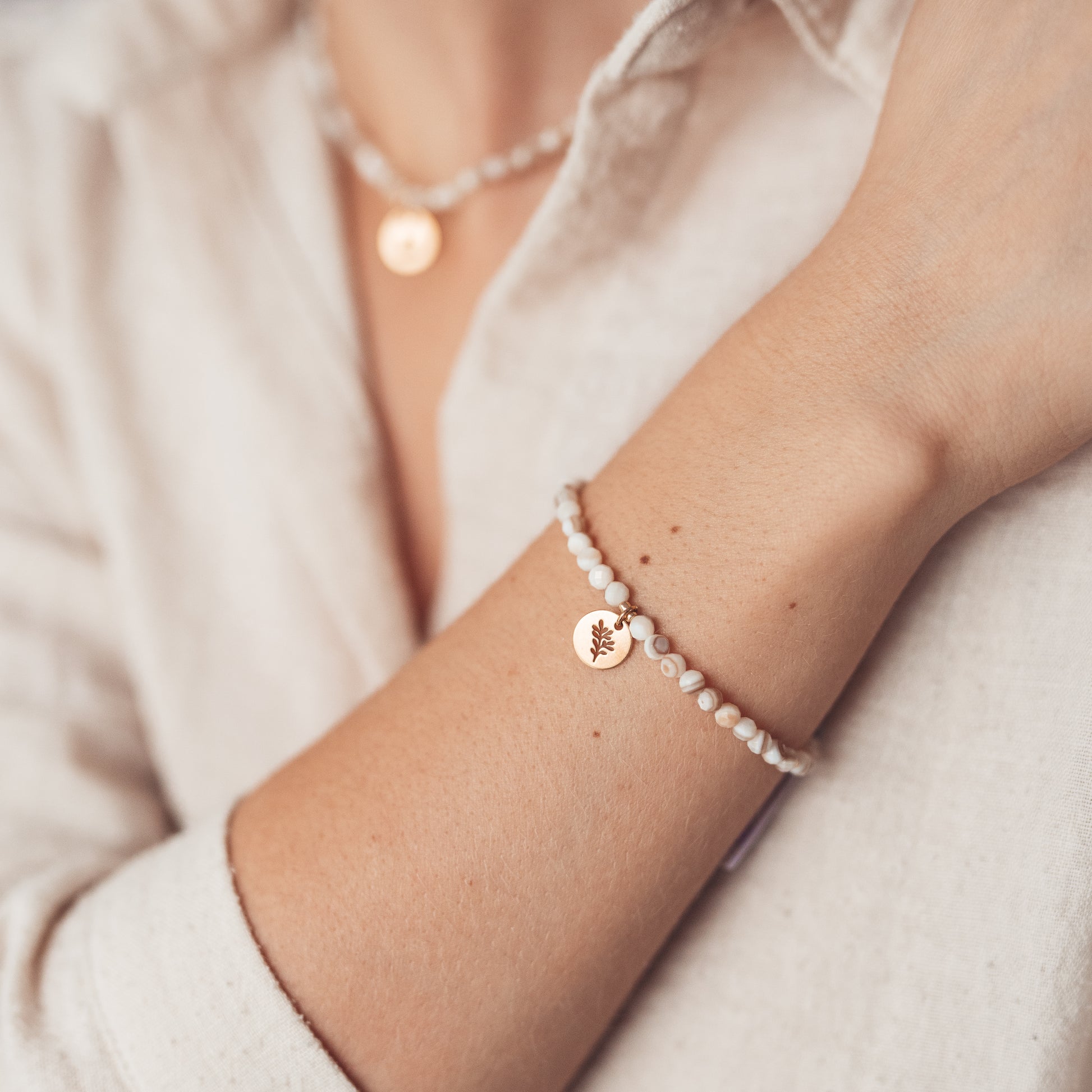 Naszyjnik Muszelki wybraną pozłacaną zawieszką