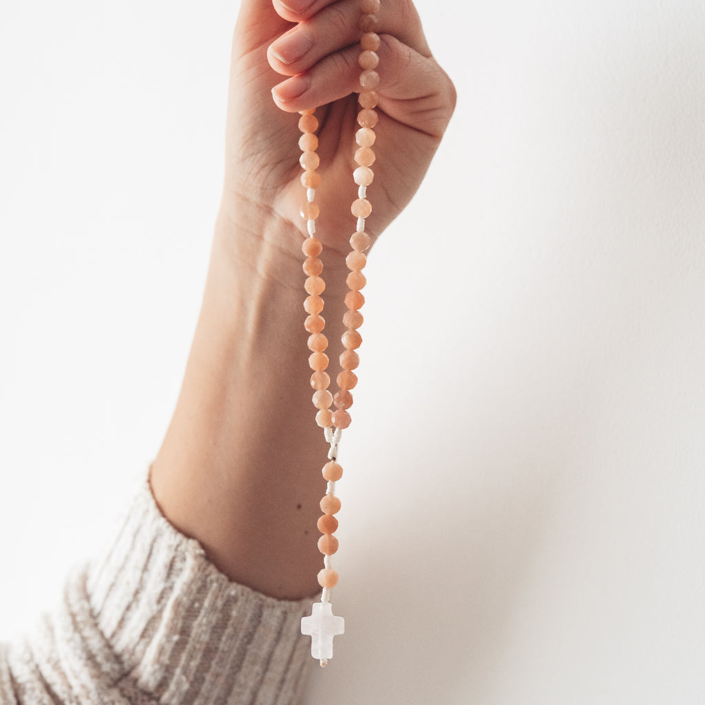 Różaniec z kamienia słonecznego (średni)