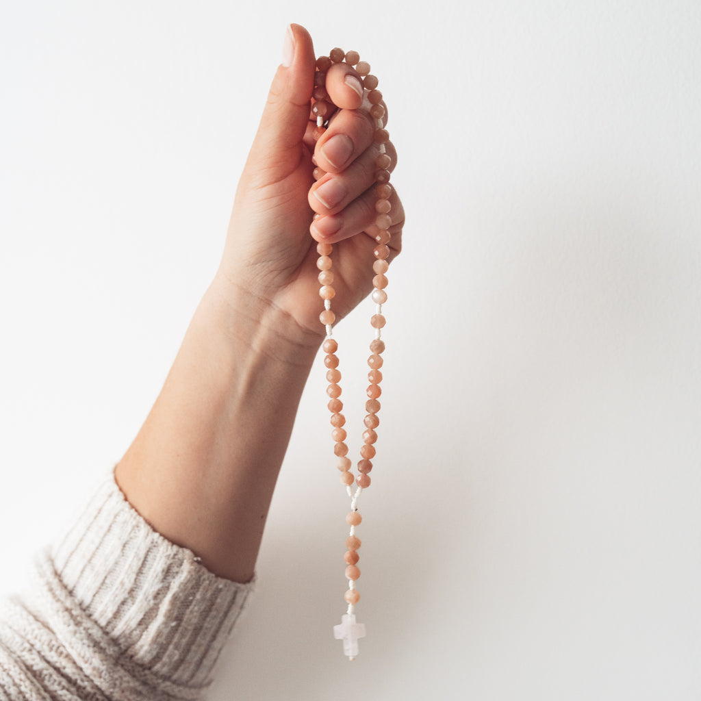 Różaniec z kamienia słonecznego (średni)