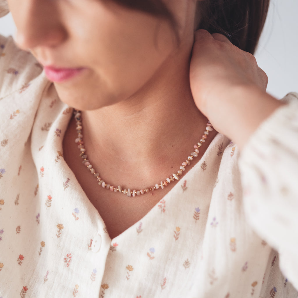 Naszyjnik z kamieni naturalnych, naszyjnik z opalu, celebrytka, biżuteria na prezent