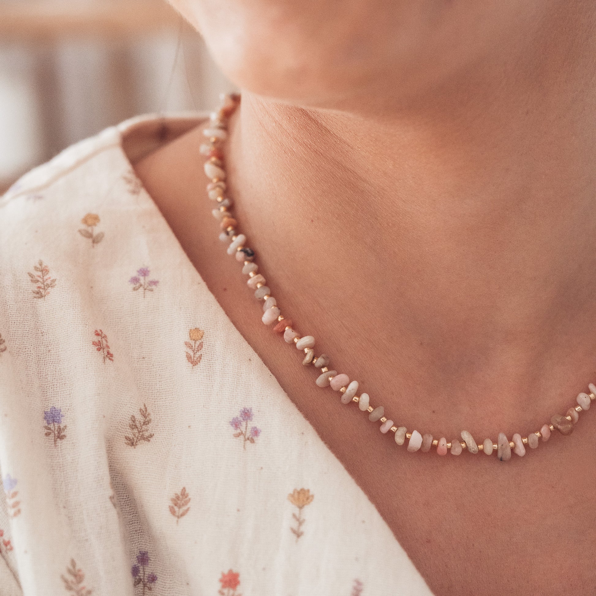 Naszyjnik z kamieni naturalnych, naszyjnik z opalu, celebrytka, biżuteria na prezent