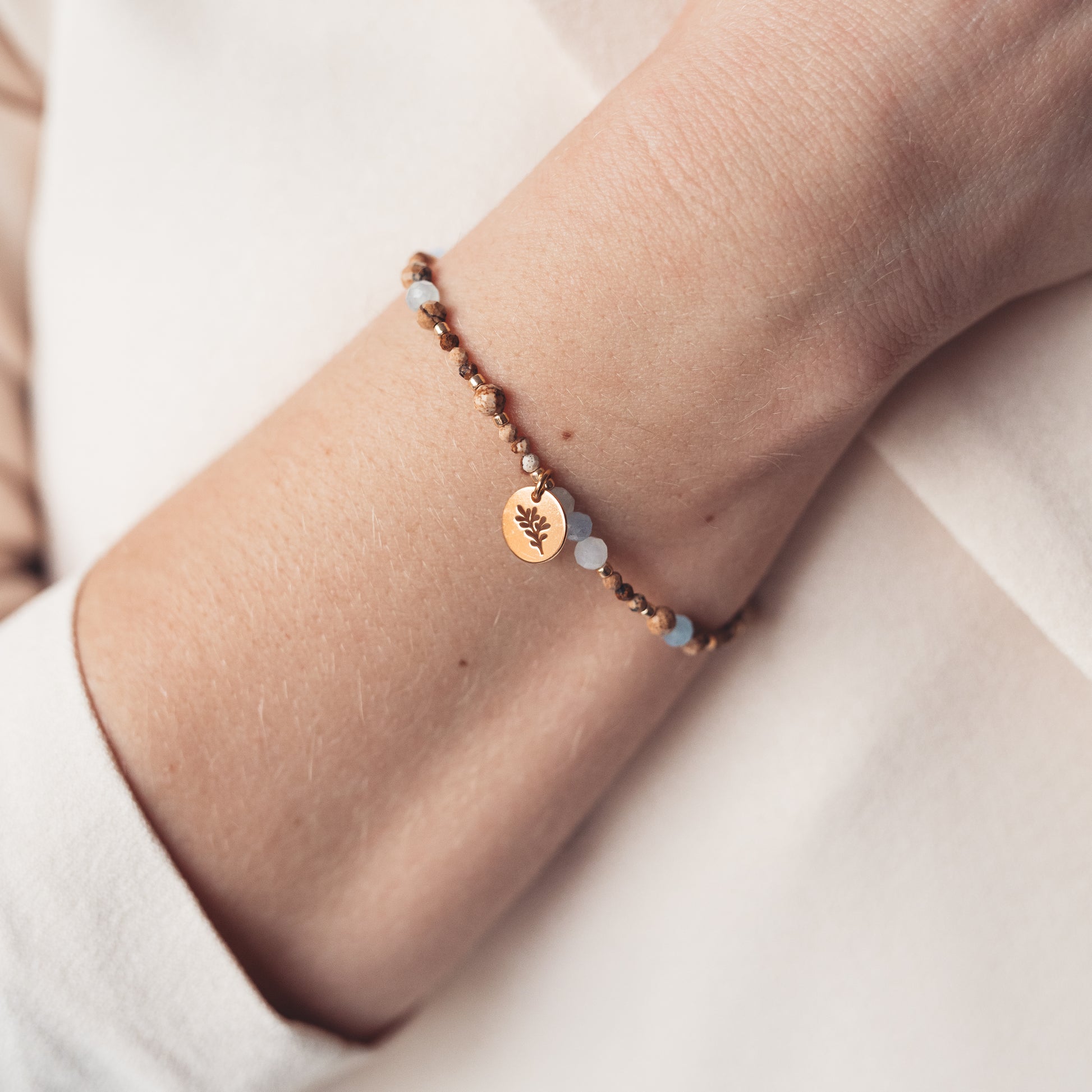 Bransoletka z kamieni naturalnych, bransoletka z jaspisu i akwamarynu z zawieszką, celebrytka, biżuteria na prezent