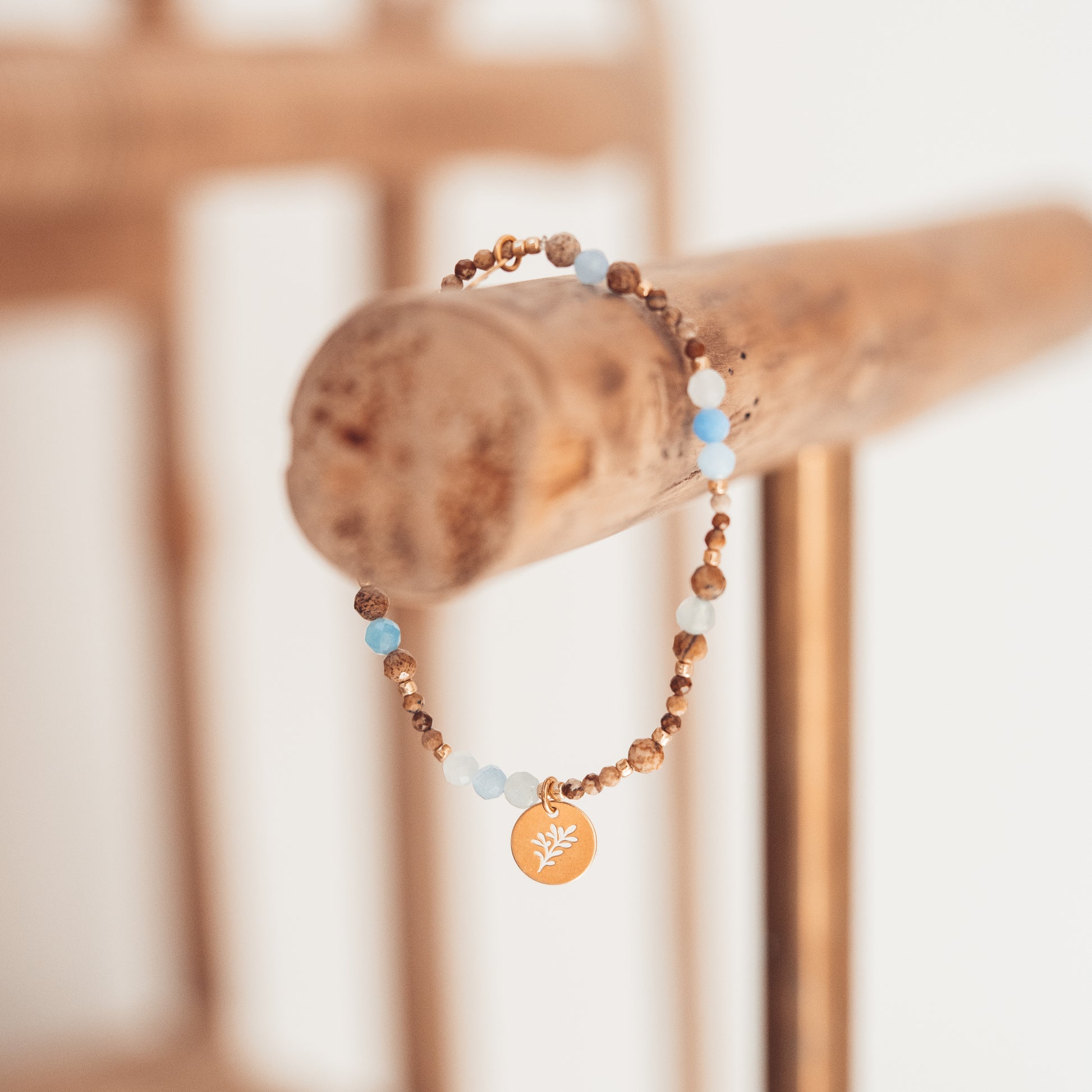 Bransoletka z kamieni naturalnych, bransoletka z jaspisu i akwamarynu z zawieszką, celebrytka, biżuteria na prezent