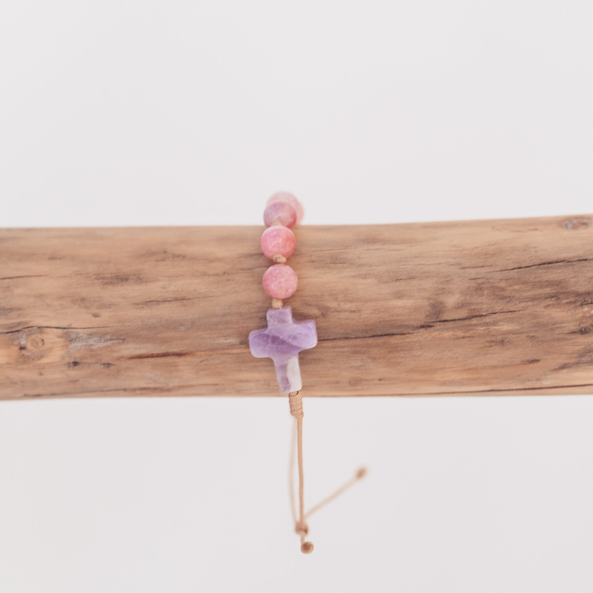 Różaniec na rękę z malinowego jadeitu