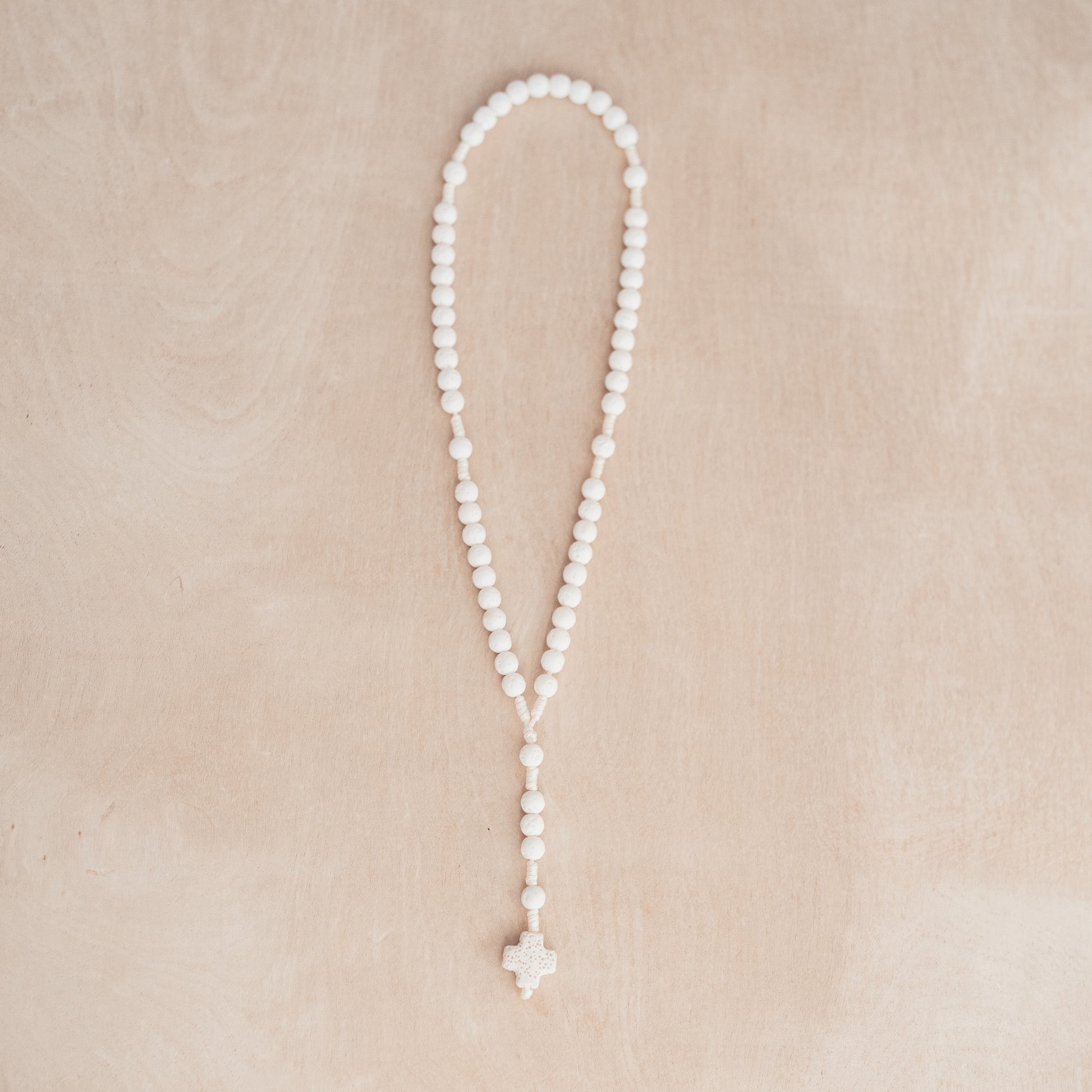 różaniec z kamieni naturalnych, biały różaniec, pamiątka Pierwszej Komunii Świętej, prezent na Komunię