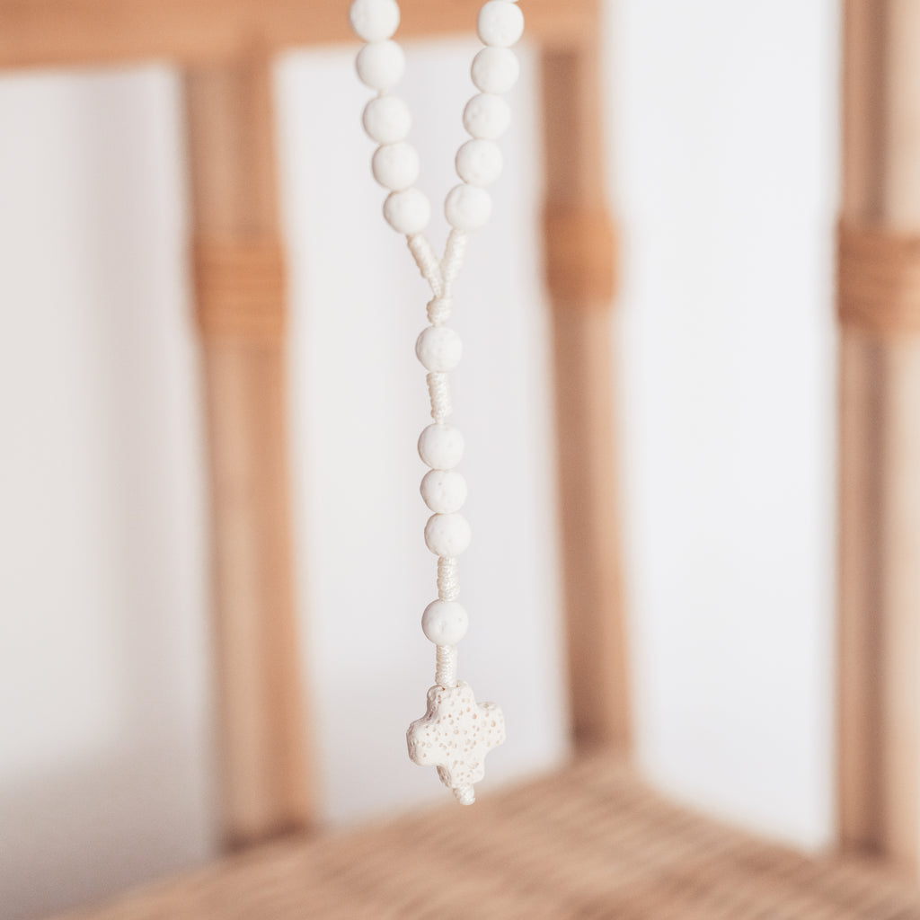 różaniec z kamieni naturalnych, biały różaniec, pamiątka Pierwszej Komunii Świętej, prezent na Komunię