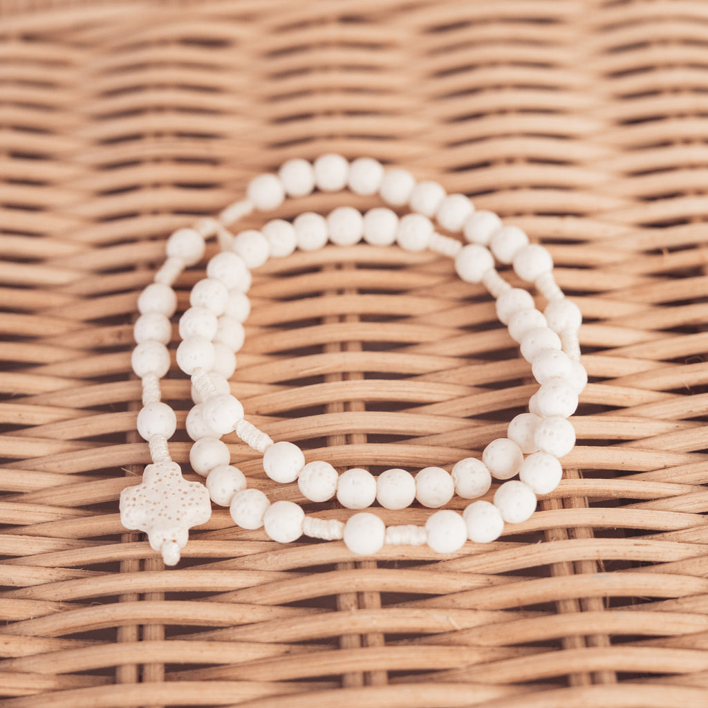 różaniec z kamieni naturalnych, biały różaniec, pamiątka Pierwszej Komunii Świętej, prezent na Komunię