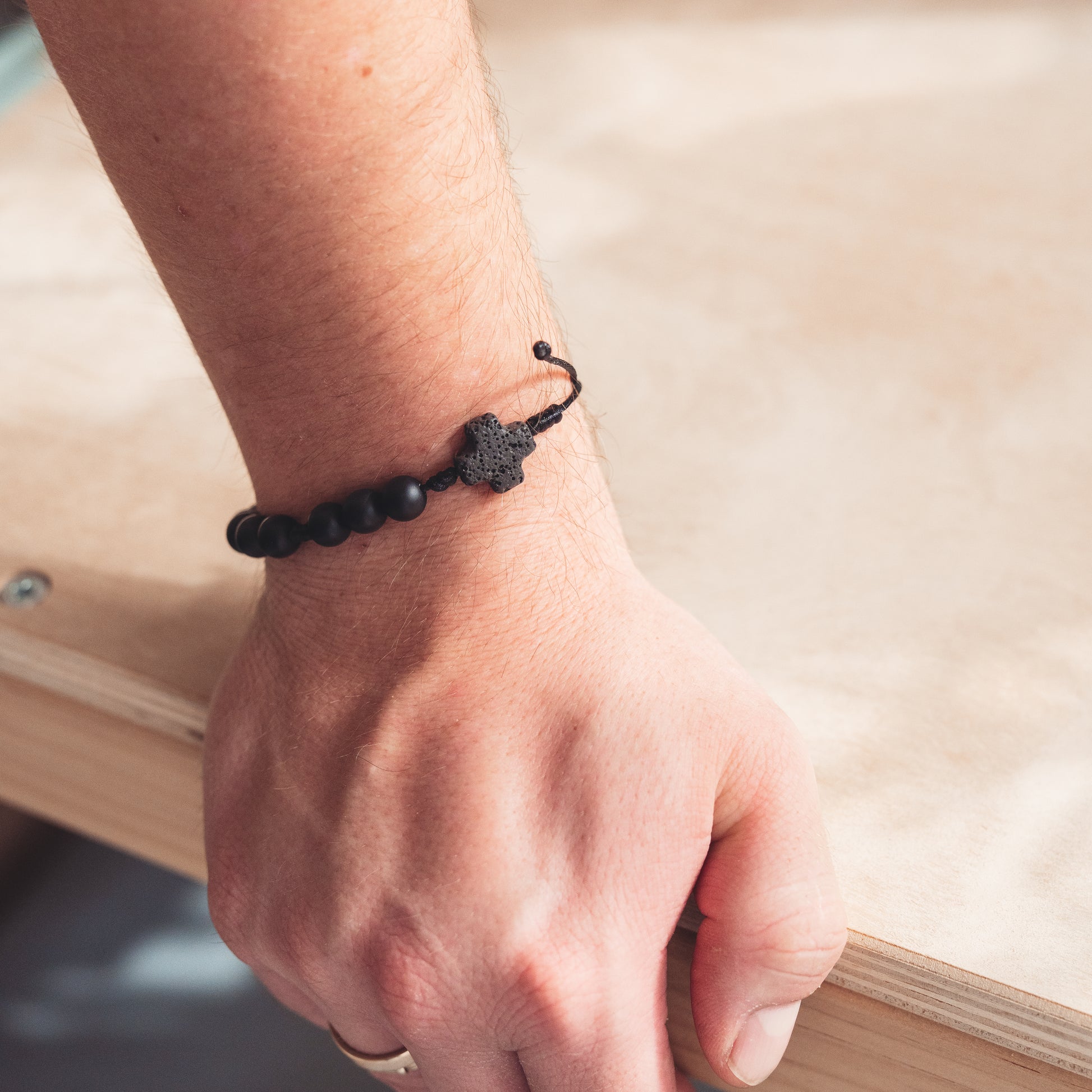 różaniec na rękę z kamieni naturalnych, różaniec z onyksu, dziesiątka różańca na rękę, męski różaniec