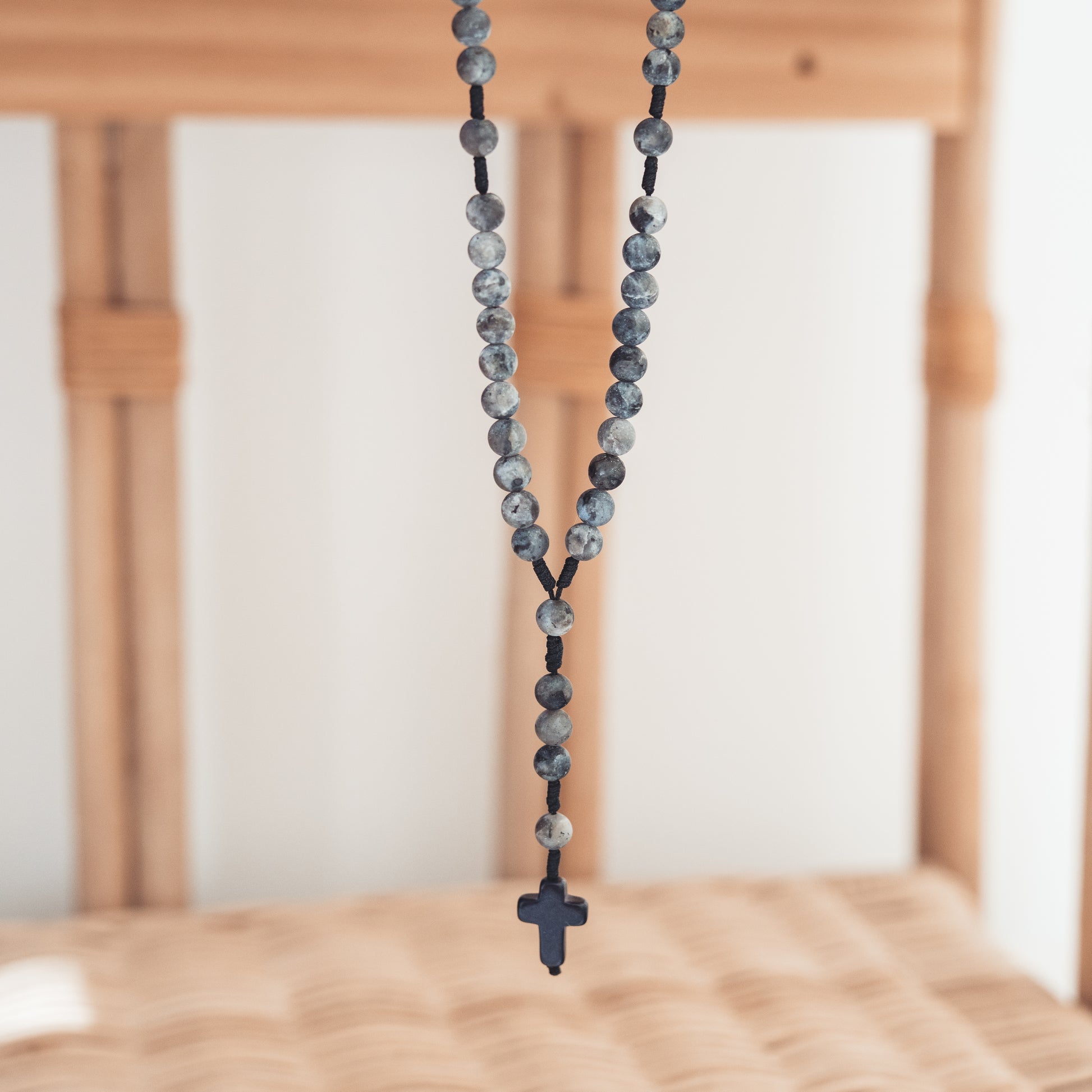 Różaniec z labradorytu (średni)