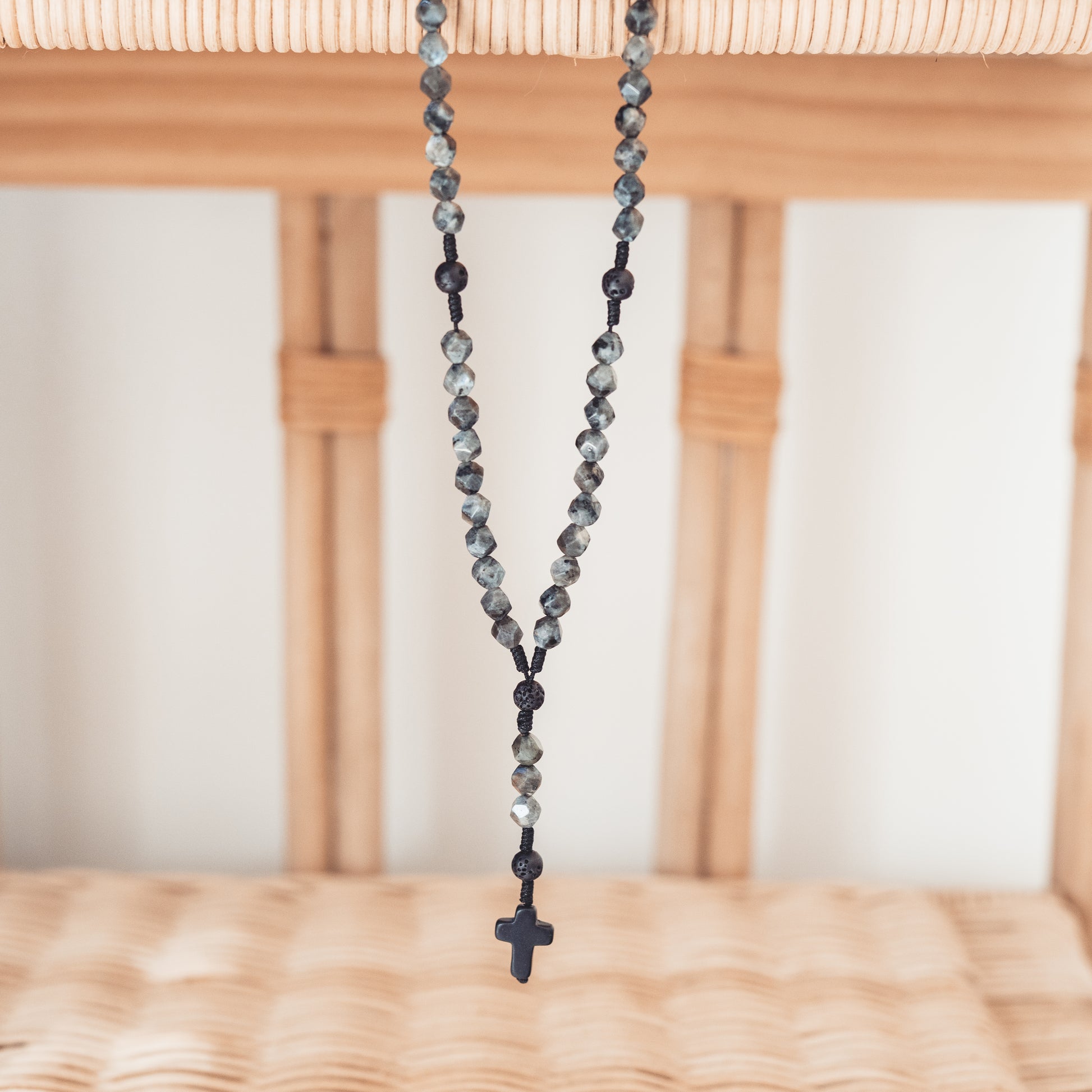 Różaniec z labradorytu (średni, kamień nieregularny)