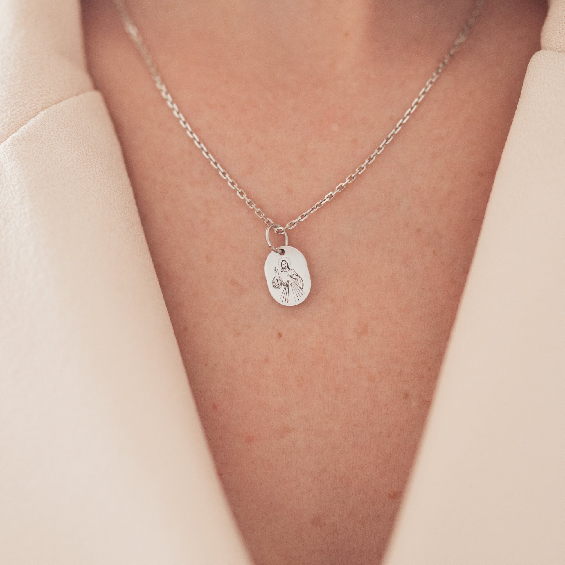 Naszyjnik z medalikiem Jezu Ufam Tobie, Jezus Miłosierny, medalik naszyjnik na prezent, 