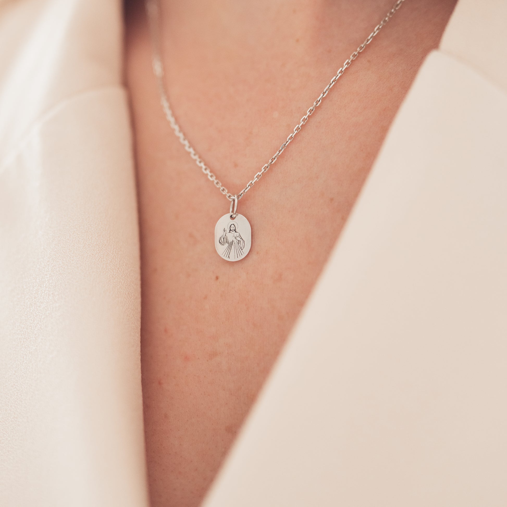 Naszyjnik z medalikiem Jezu Ufam Tobie, Jezus Miłosierny, medalik naszyjnik na prezent, 