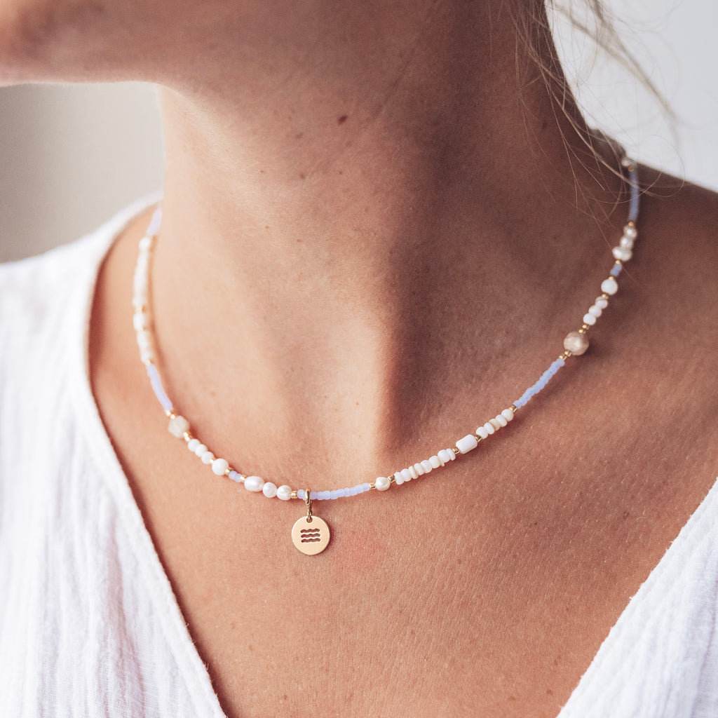Naszyjnik z kamieni naturalnych z zawieszką. Choker z kamieni naturalnych. Naszyjnik z muszli w delikatnych pastelowych kolorach. Biżuteria symboliczna. 