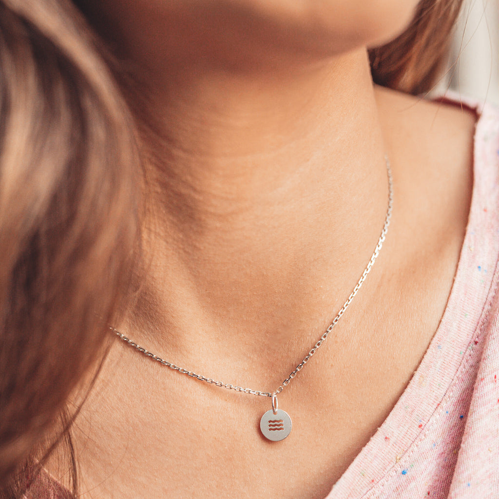Srebrny choker z falami