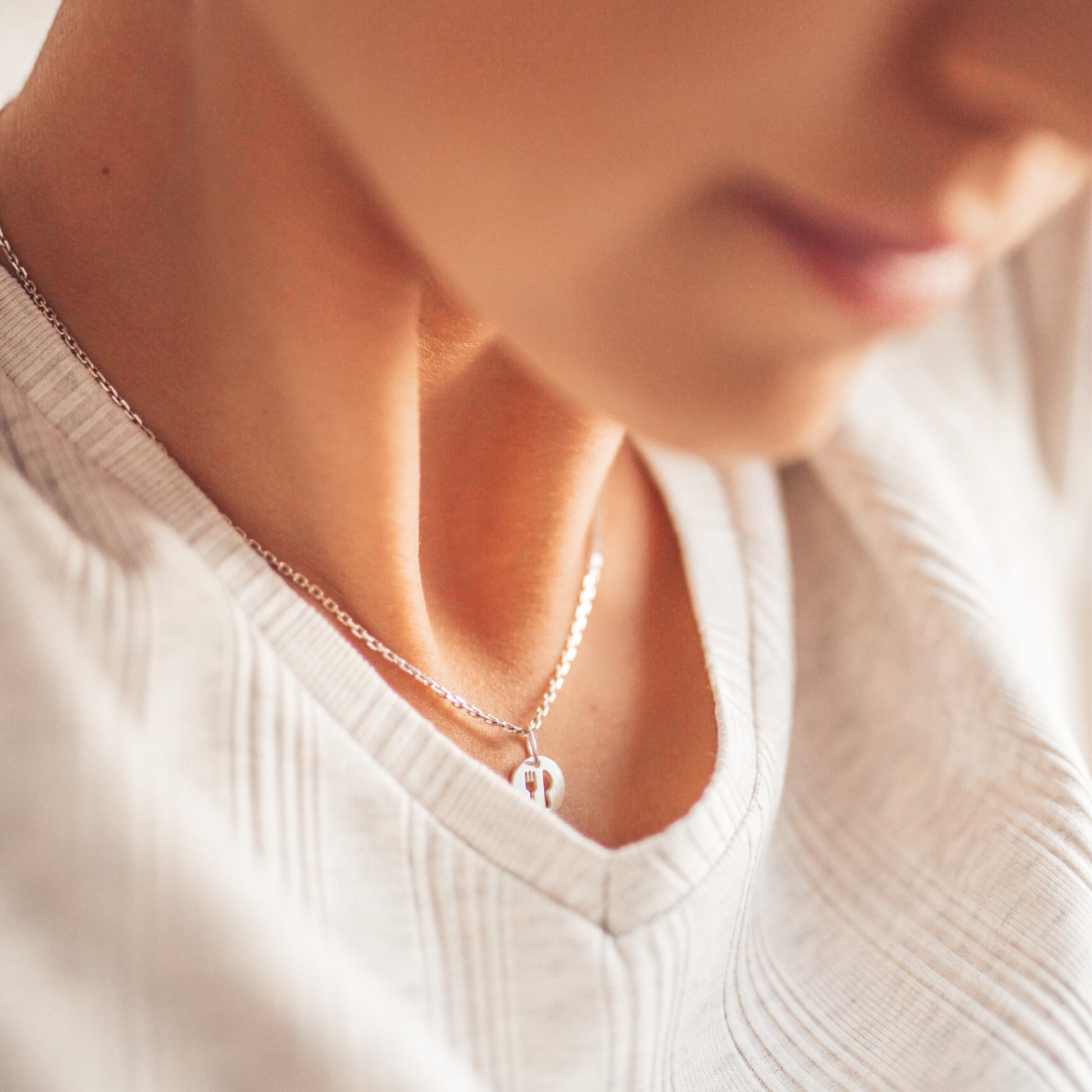 Srebrny choker ze sztućcami