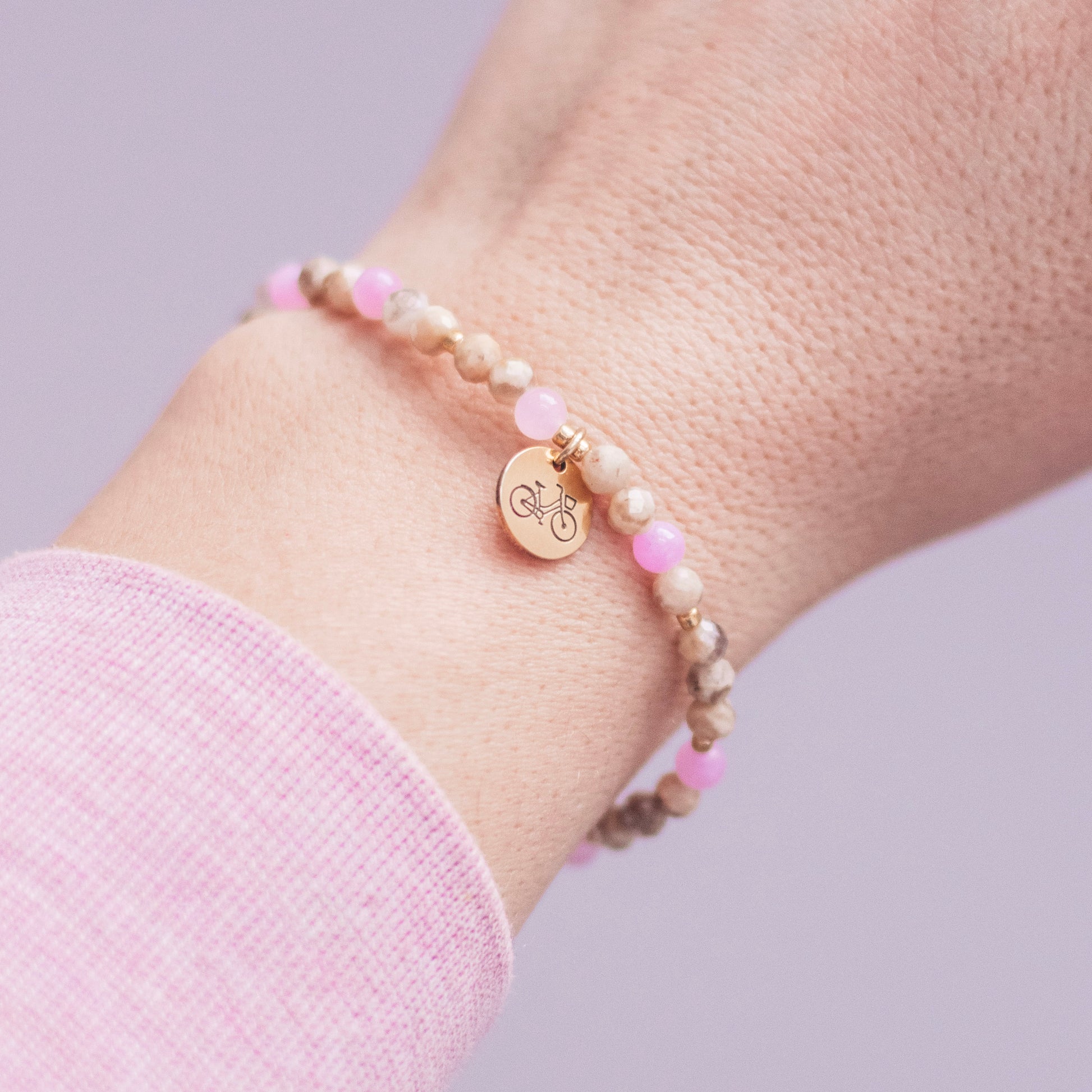 bransoletka z kamieni naturalnych, bransoletka z feldsparu i angelitu, biżuteria na prezent, bransoletka z zawieszką