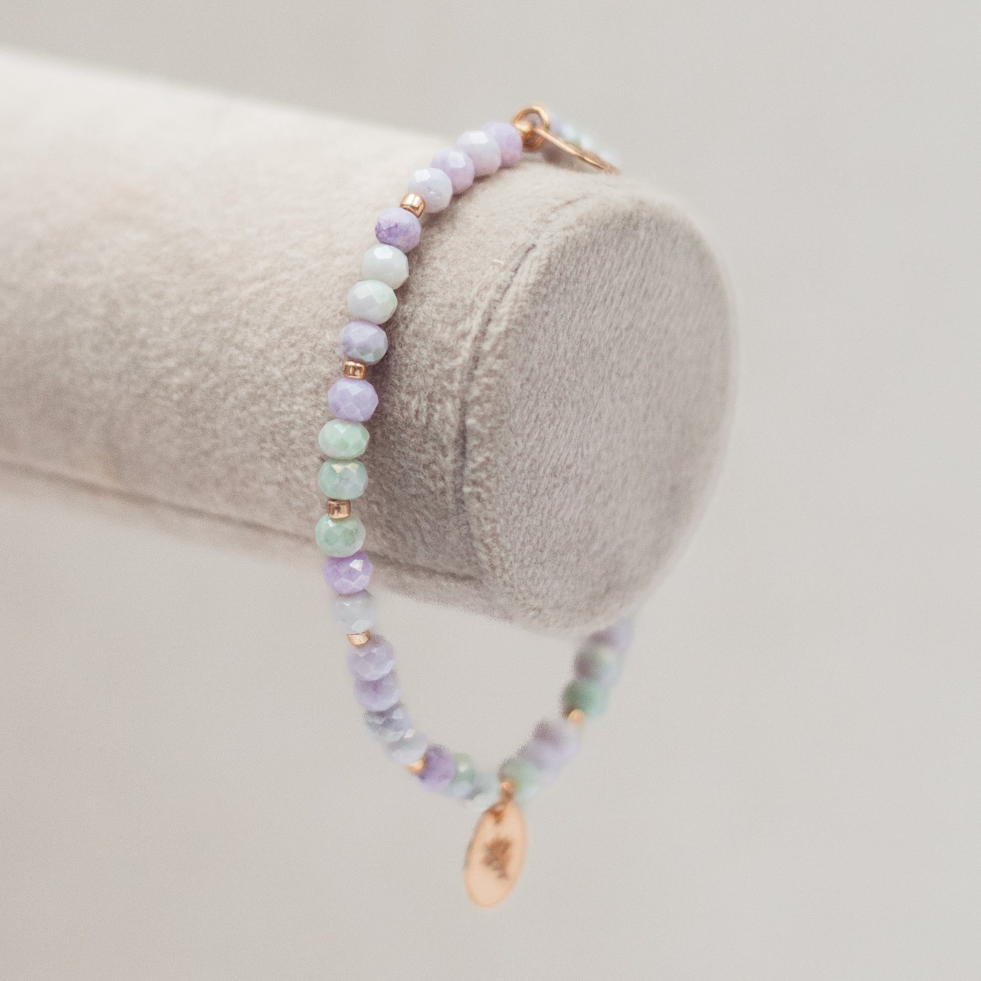 bransoletka z kryształków, celebrytka, bransoletka z zawieszką, biżuteria na prezent