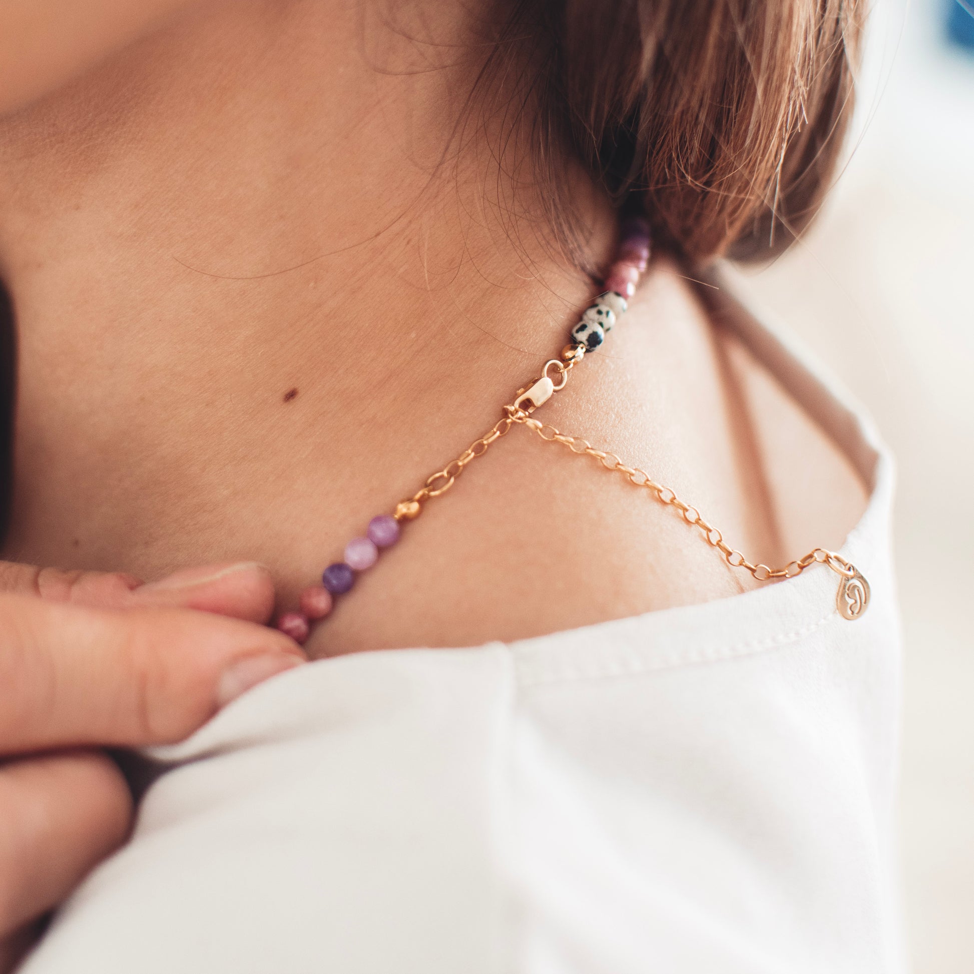 Naszyjnik z kamieni naturalnych. Choker z zawieszką. Naszyjnik z jaspisu, rodonitu, miki. Biżuteria na prezent.