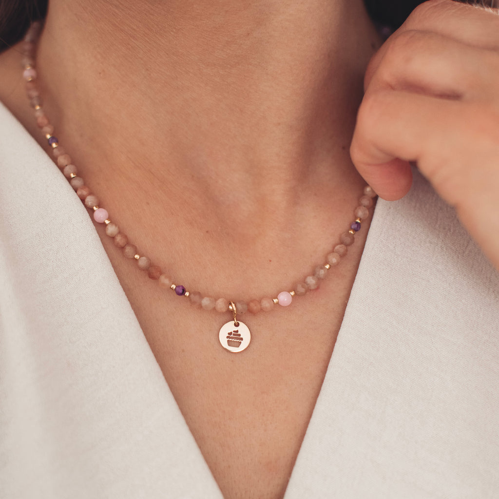 Naszyjnik z kamieni naturalnych z zawieszką. Choker z kamieni naturalnych. Elegancki naszyjnik, biżuteria na prezent. Naszyjnik z kamienia słonecznego i rubinu