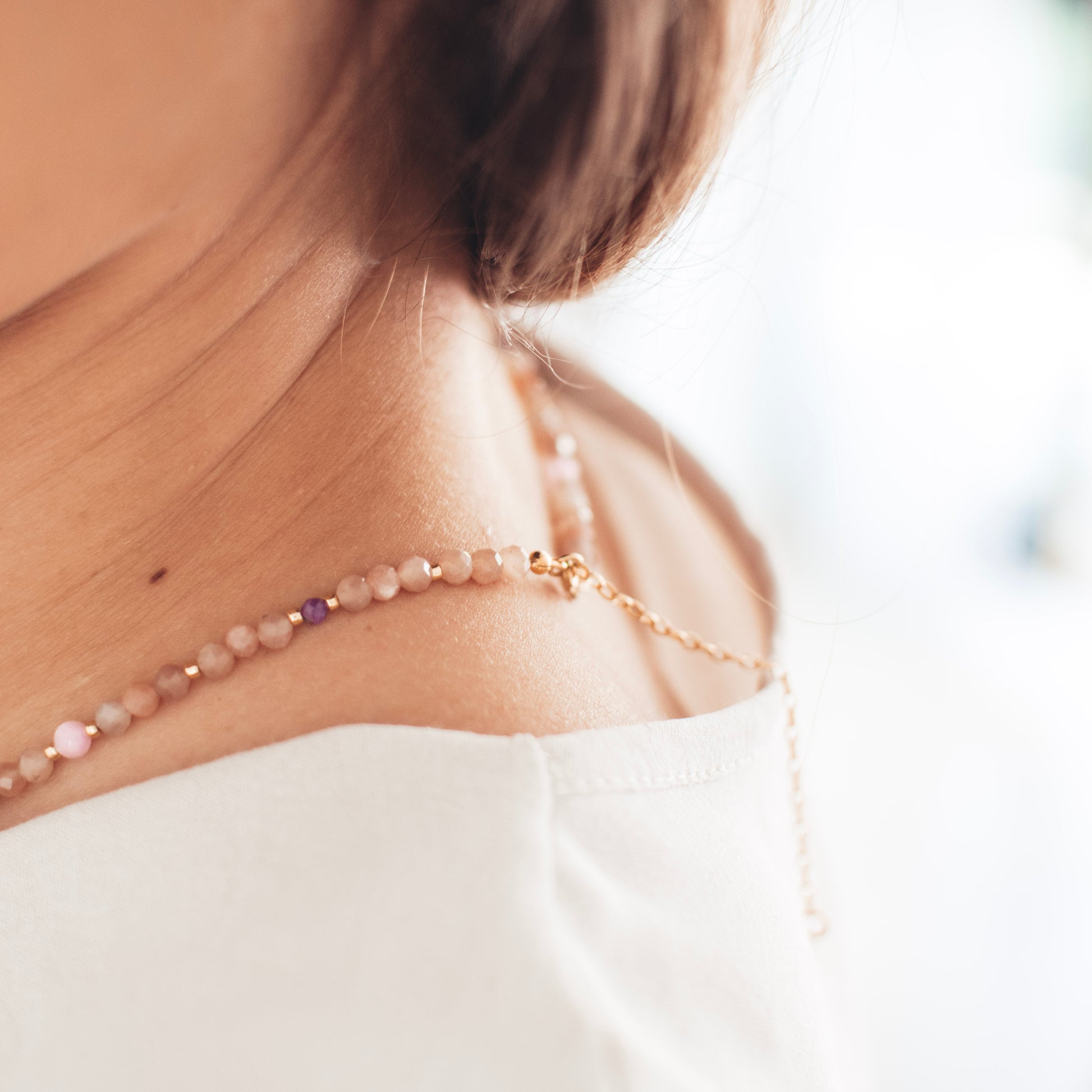 Naszyjnik z kamieni naturalnych z zawieszką. Choker z kamieni naturalnych. Elegancki naszyjnik, biżuteria na prezent. Naszyjnik z kamienia słonecznego i rubinu