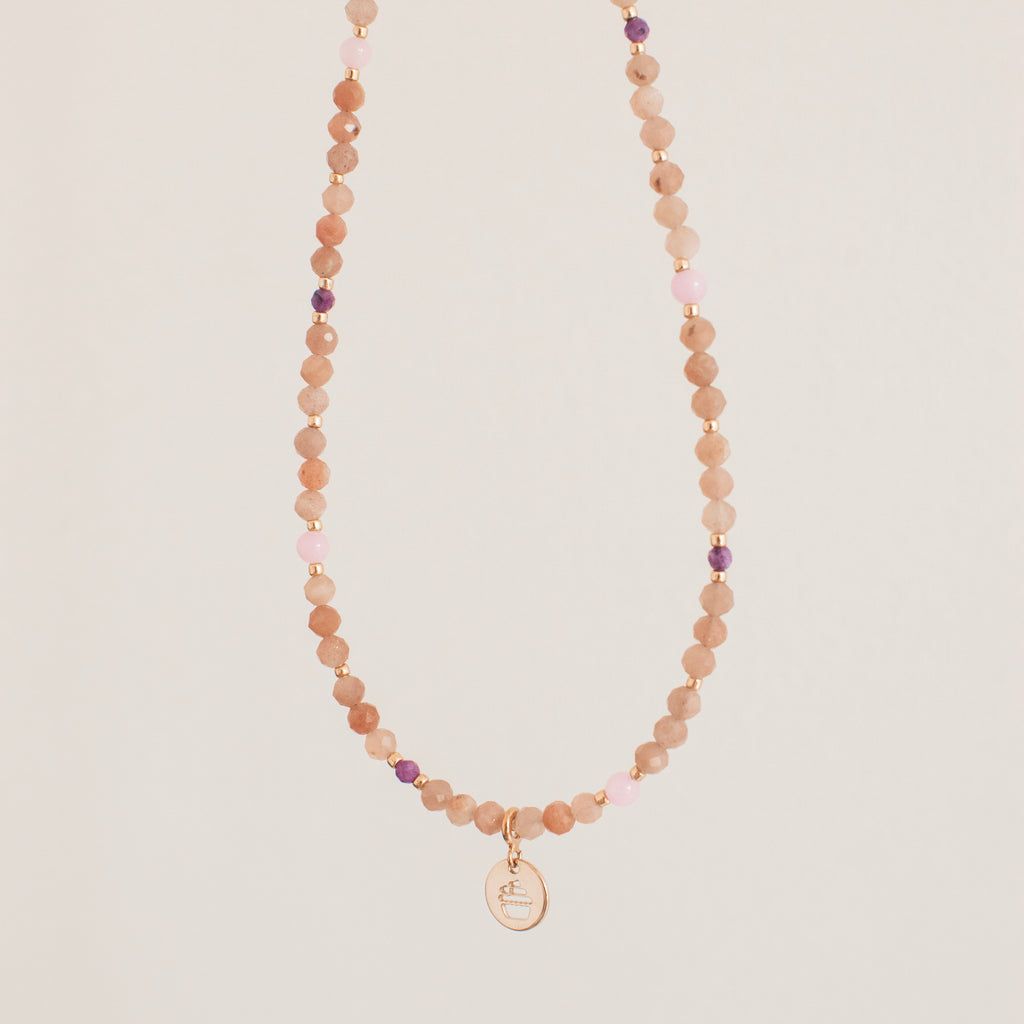 Naszyjnik z kamieni naturalnych z zawieszką. Choker z kamieni naturalnych. Elegancki naszyjnik, biżuteria na prezent. Naszyjnik z kamienia słonecznego i rubinu