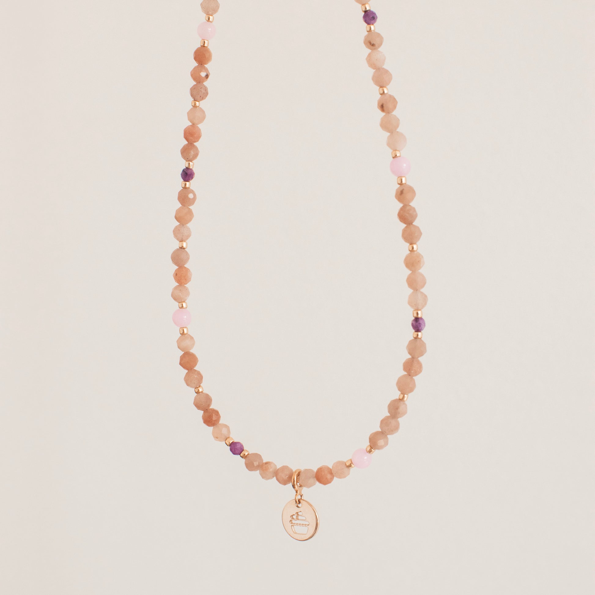 Naszyjnik z kamieni naturalnych z zawieszką. Choker z kamieni naturalnych. Elegancki naszyjnik, biżuteria na prezent. Naszyjnik z kamienia słonecznego i rubinu