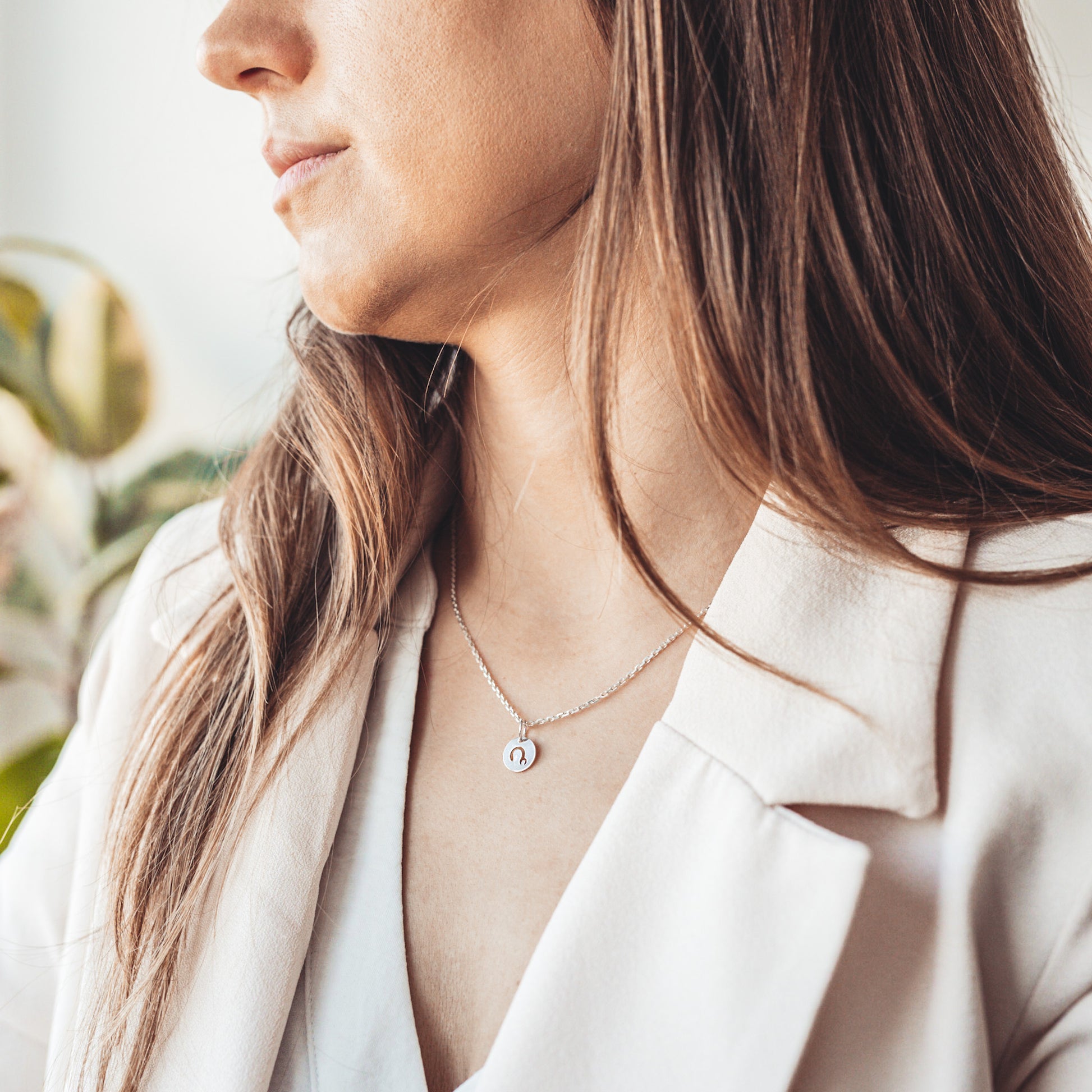 Srebrny choker z Matką Bożą Częstochowską