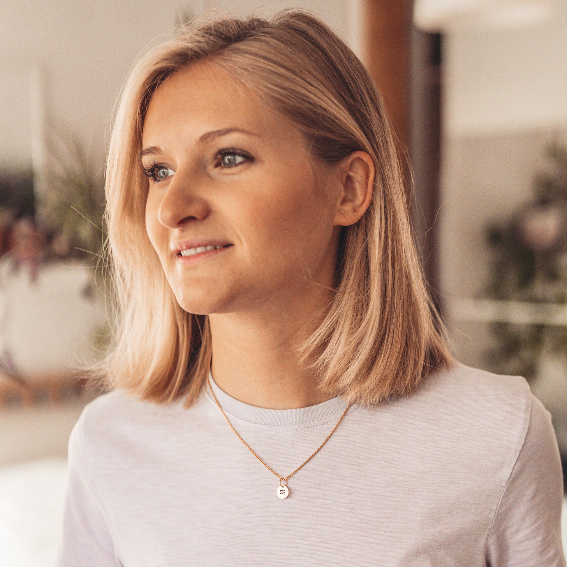 Pozłacany choker z falami