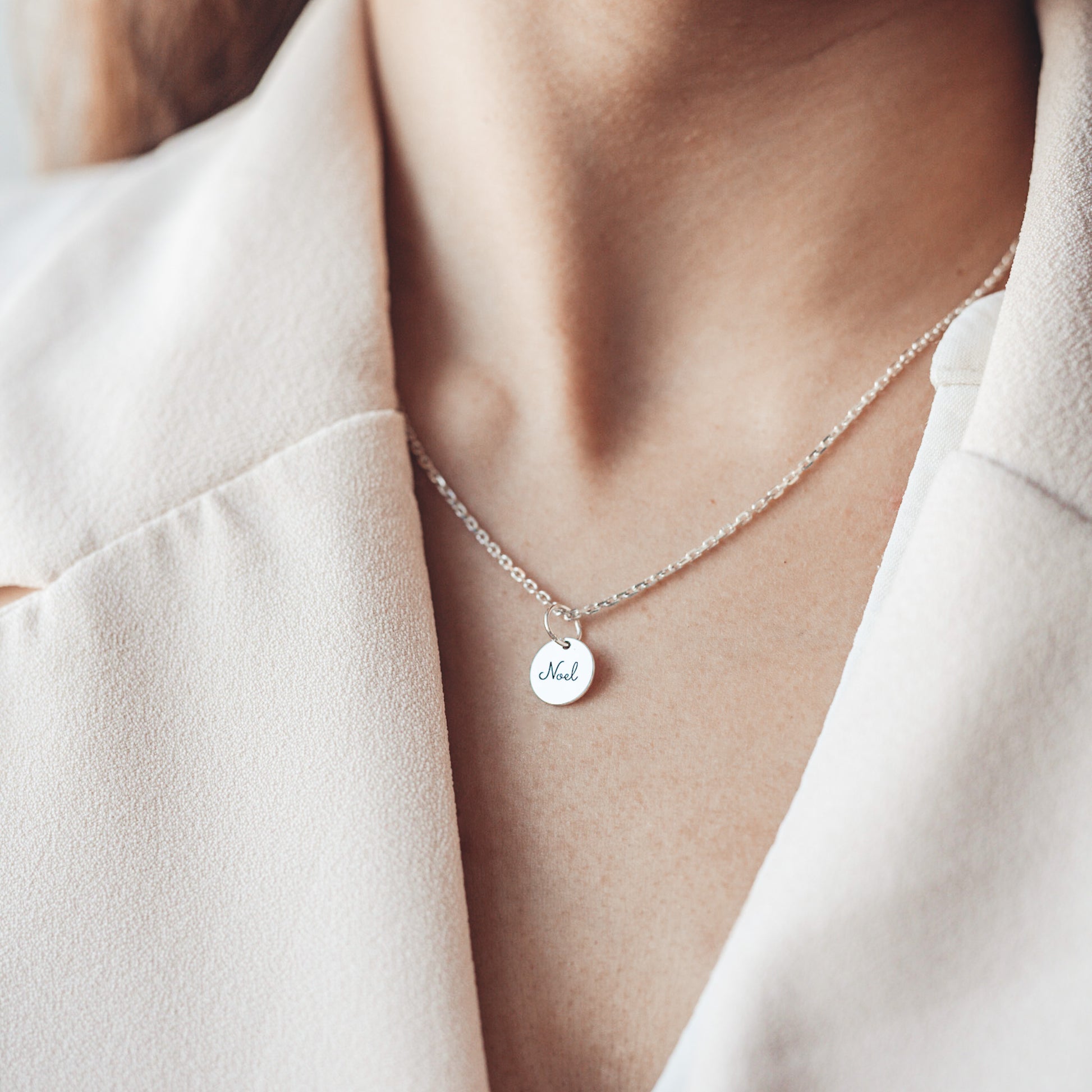 Srebrny choker z napisem Noel