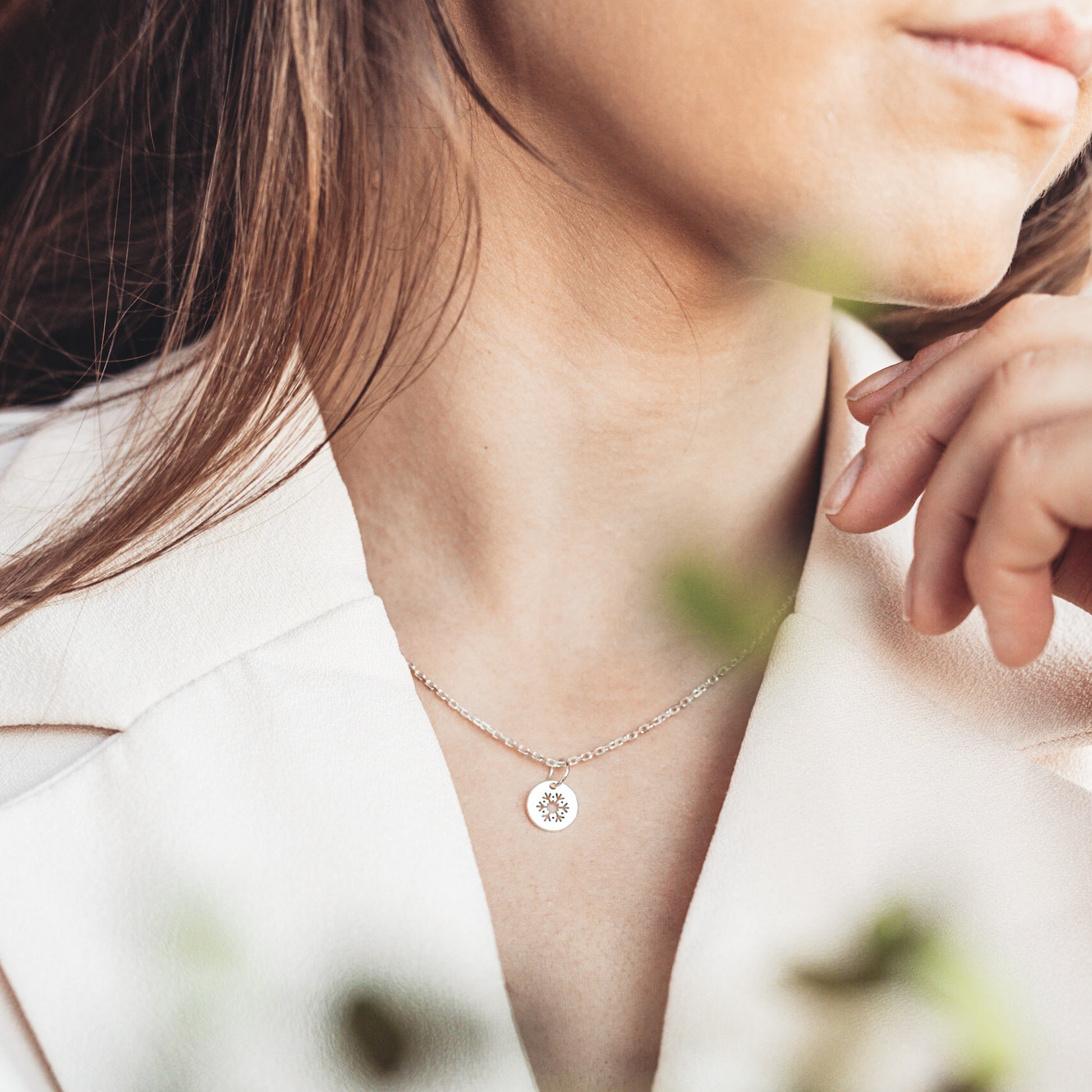 Srebrny choker ze śnieżynką