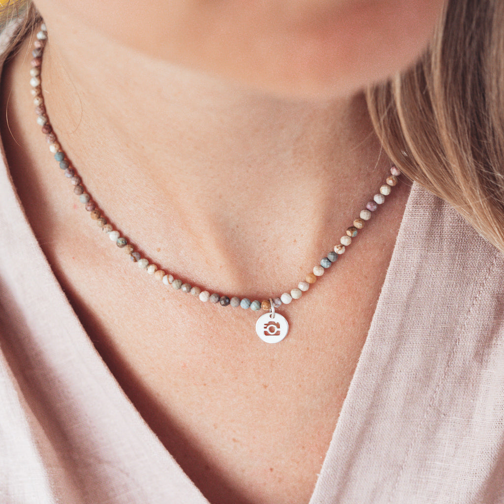 naszyjnik z kamieni naturalnych z srebrną zawieszką believy