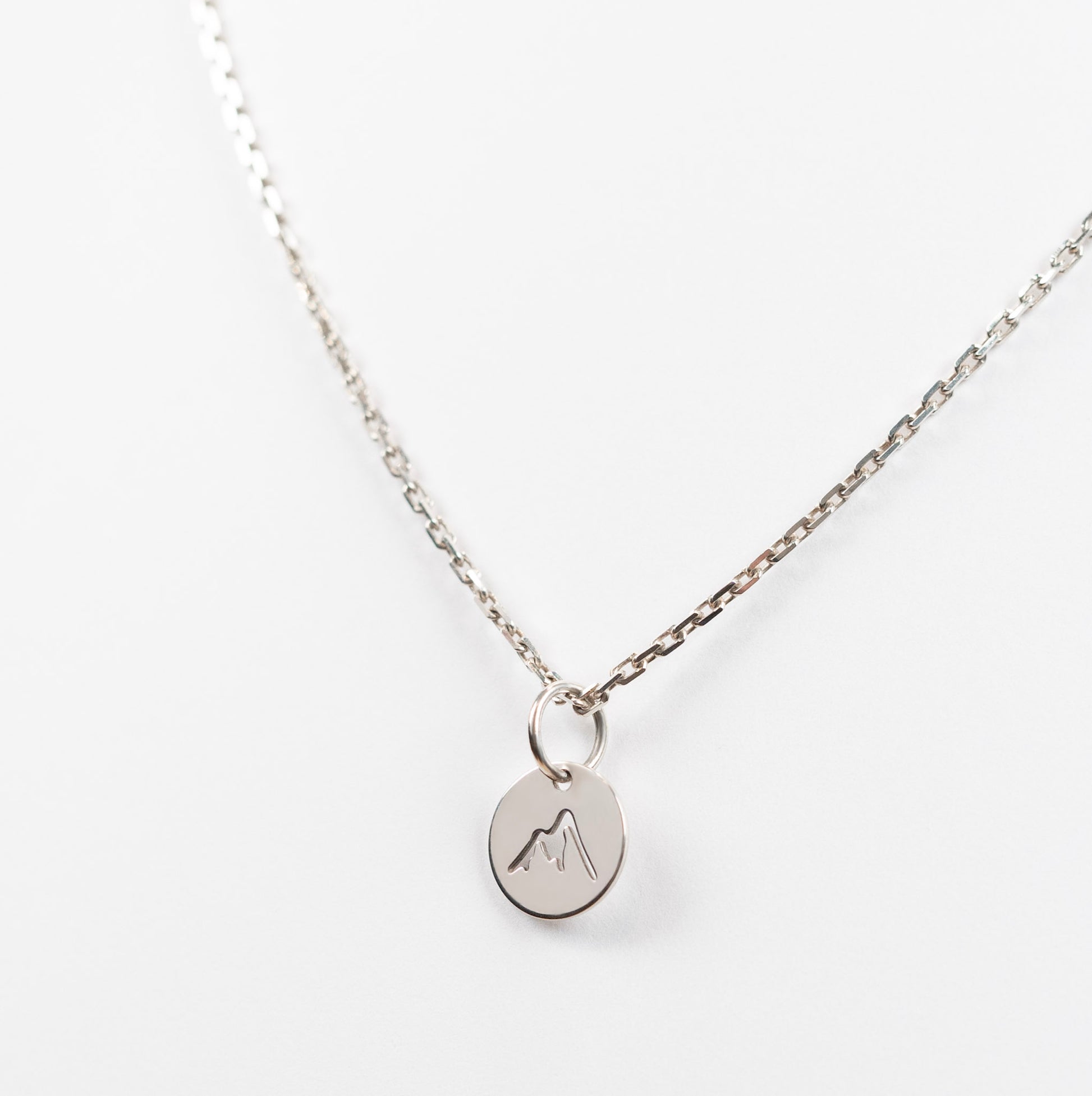 Srebrny choker z górami