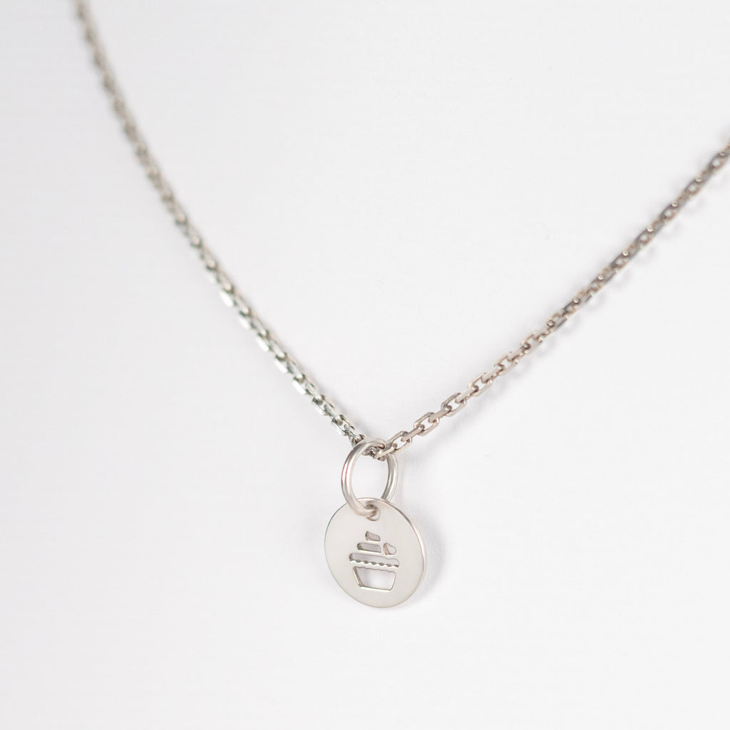 Srebrny choker z muffinką