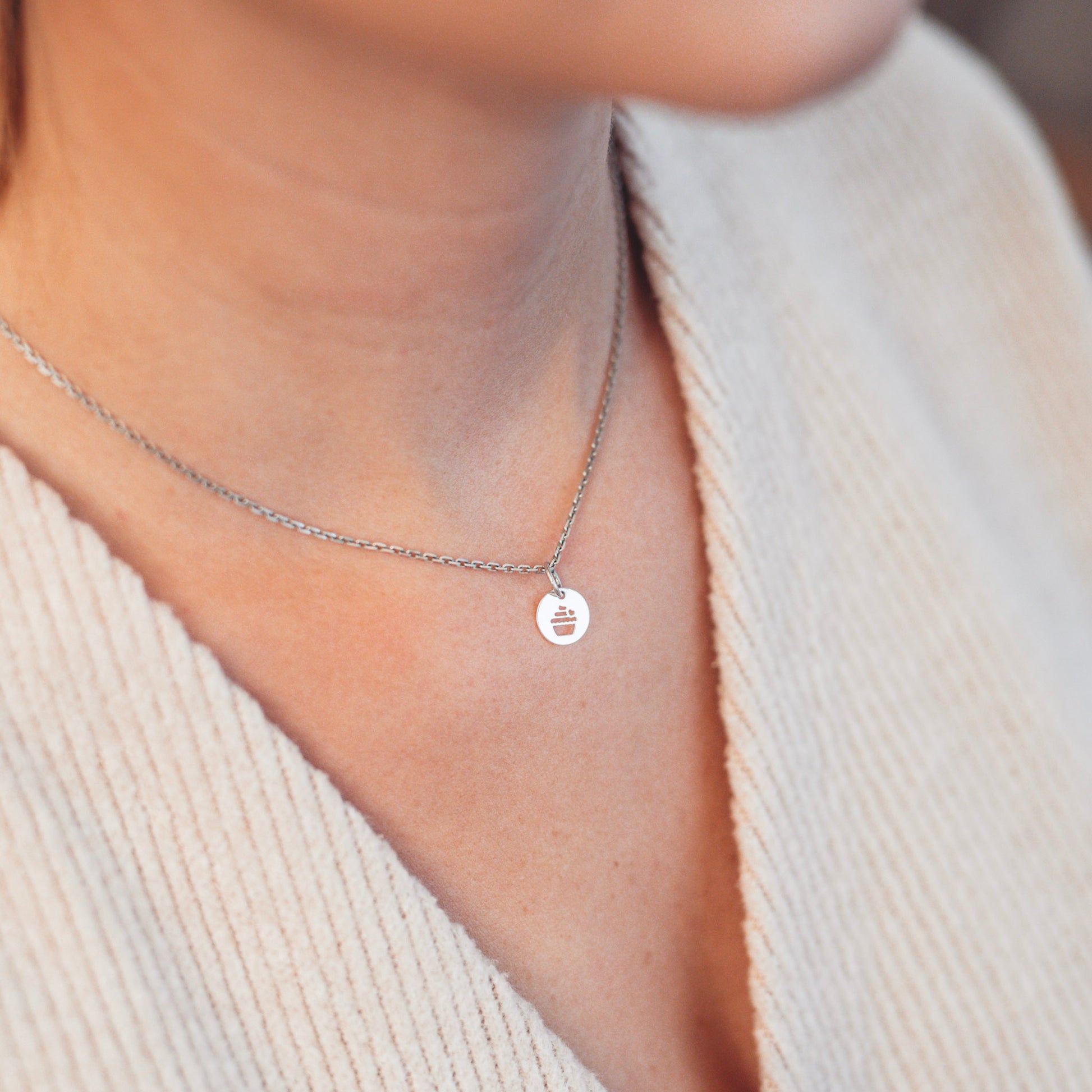 Srebrny choker z muffinką