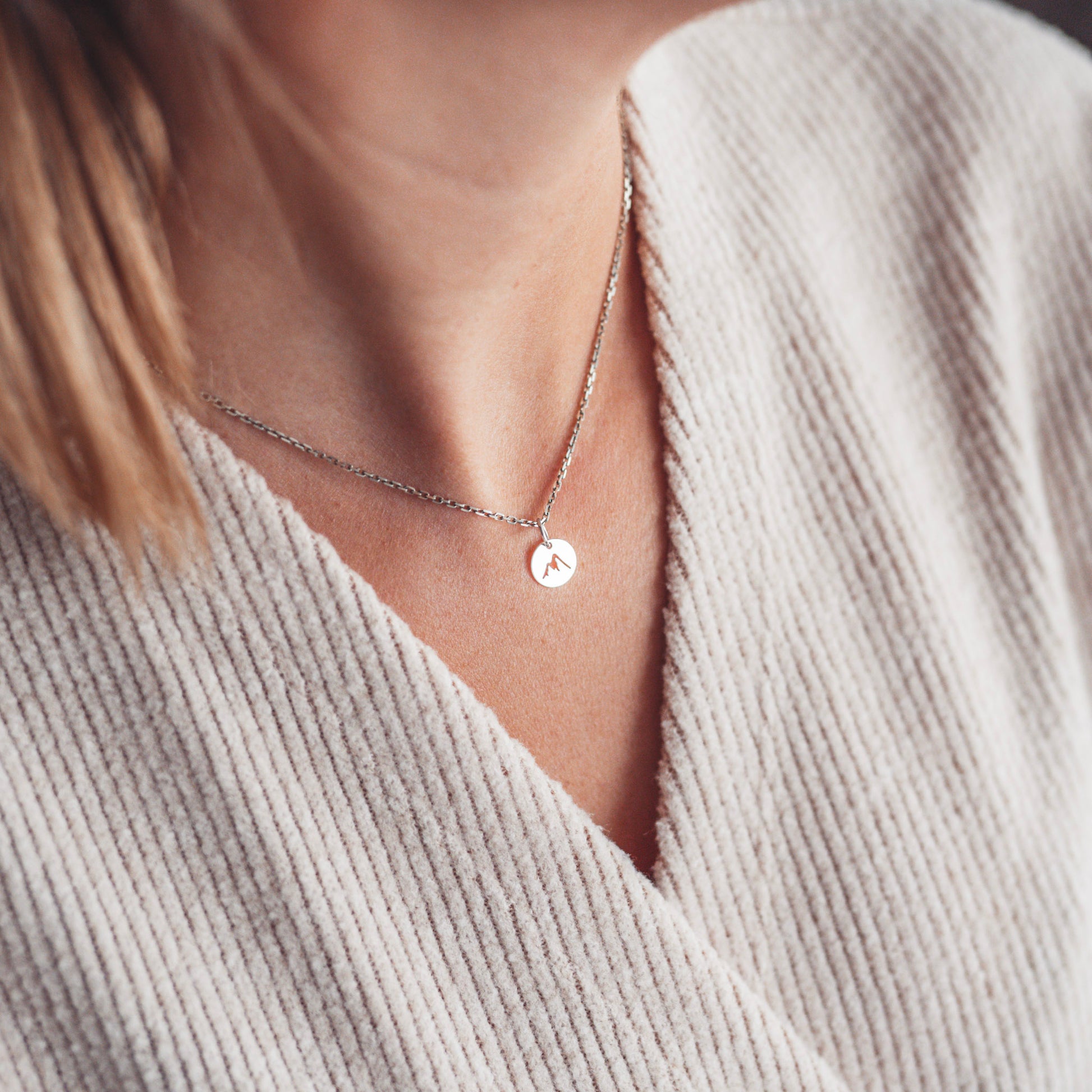 Srebrny choker z górami